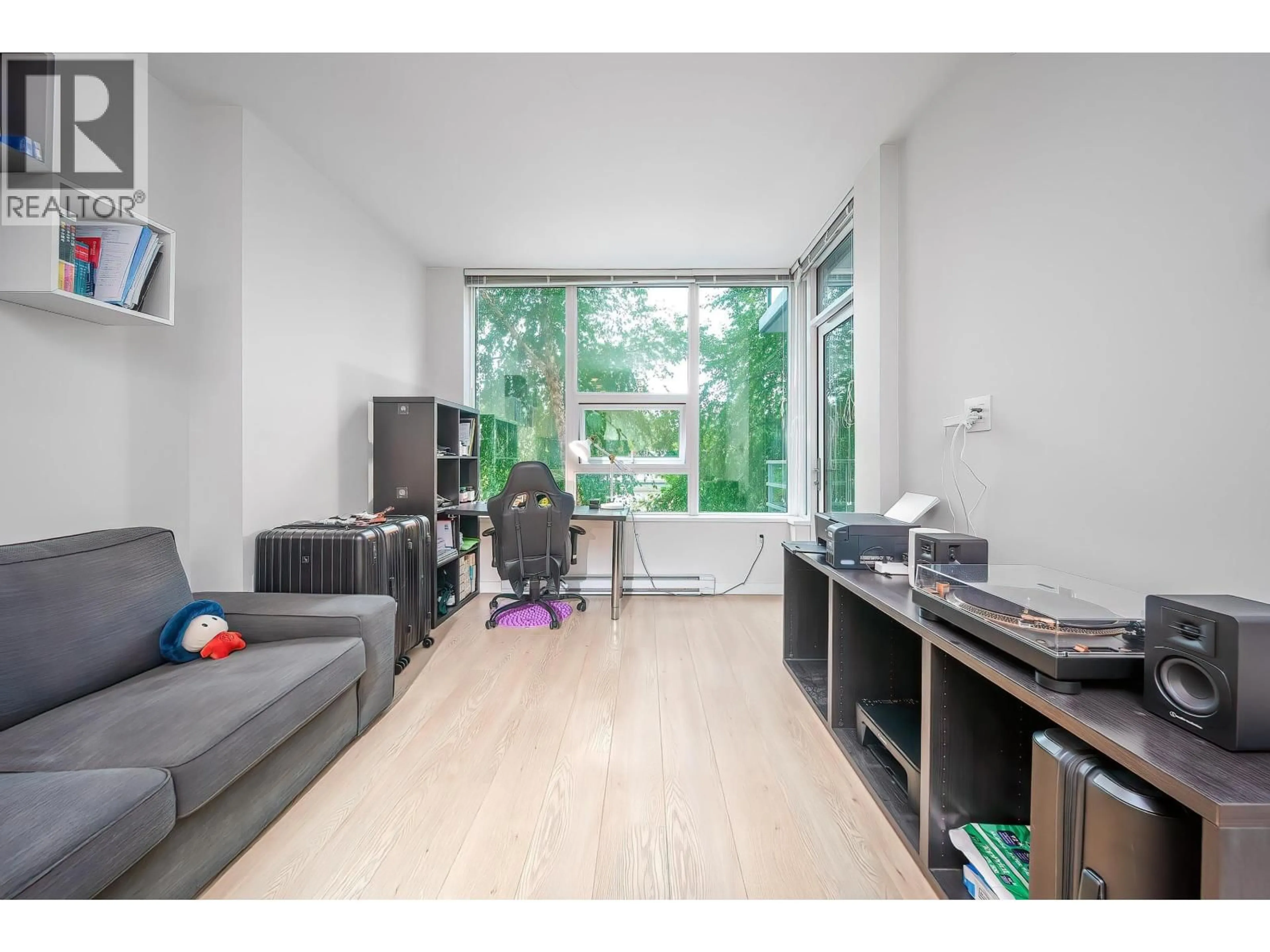 Living room with furniture, wood/laminate floor for 304 - 530 WHITING WAY, Coquitlam British Columbia V3J0J4