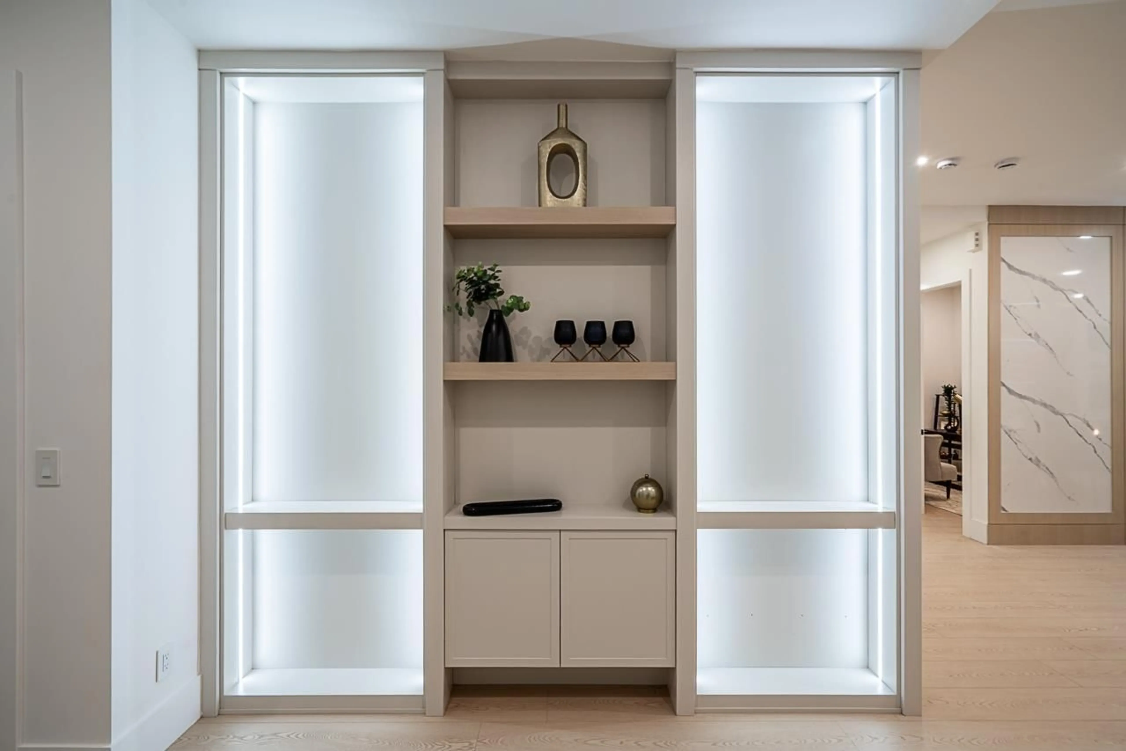 Indoor entryway for 15569 OXENHAM AVENUE, White Rock British Columbia V4B2J2