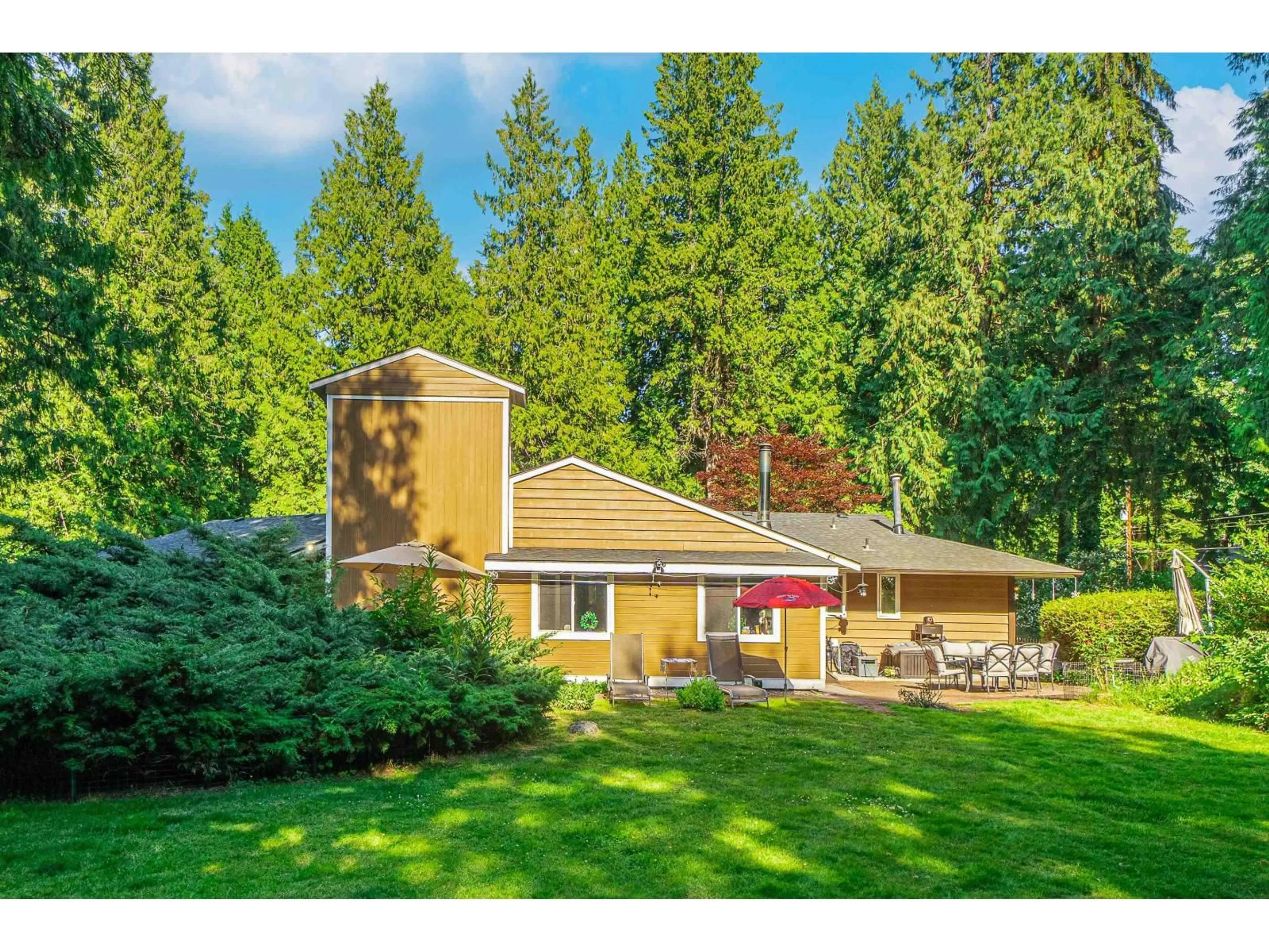 Home with vinyl exterior material, unknown for 13425 WOODCREST DRIVE, Surrey British Columbia V4P1W3