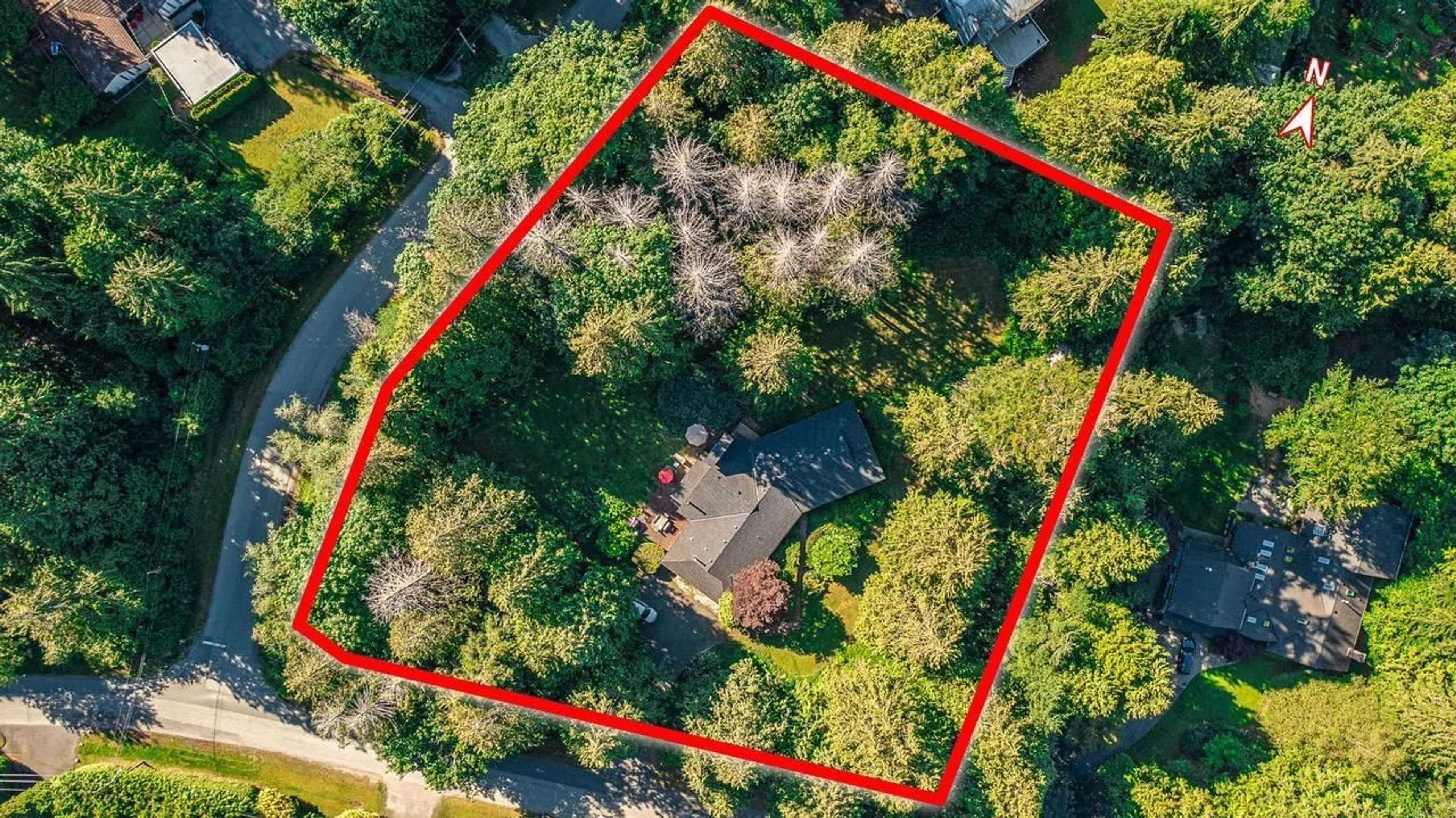 A pic from outside/outdoor area/front of a property/back of a property/a pic from drone, street for 13425 WOODCREST DRIVE, Surrey British Columbia V4P1W3