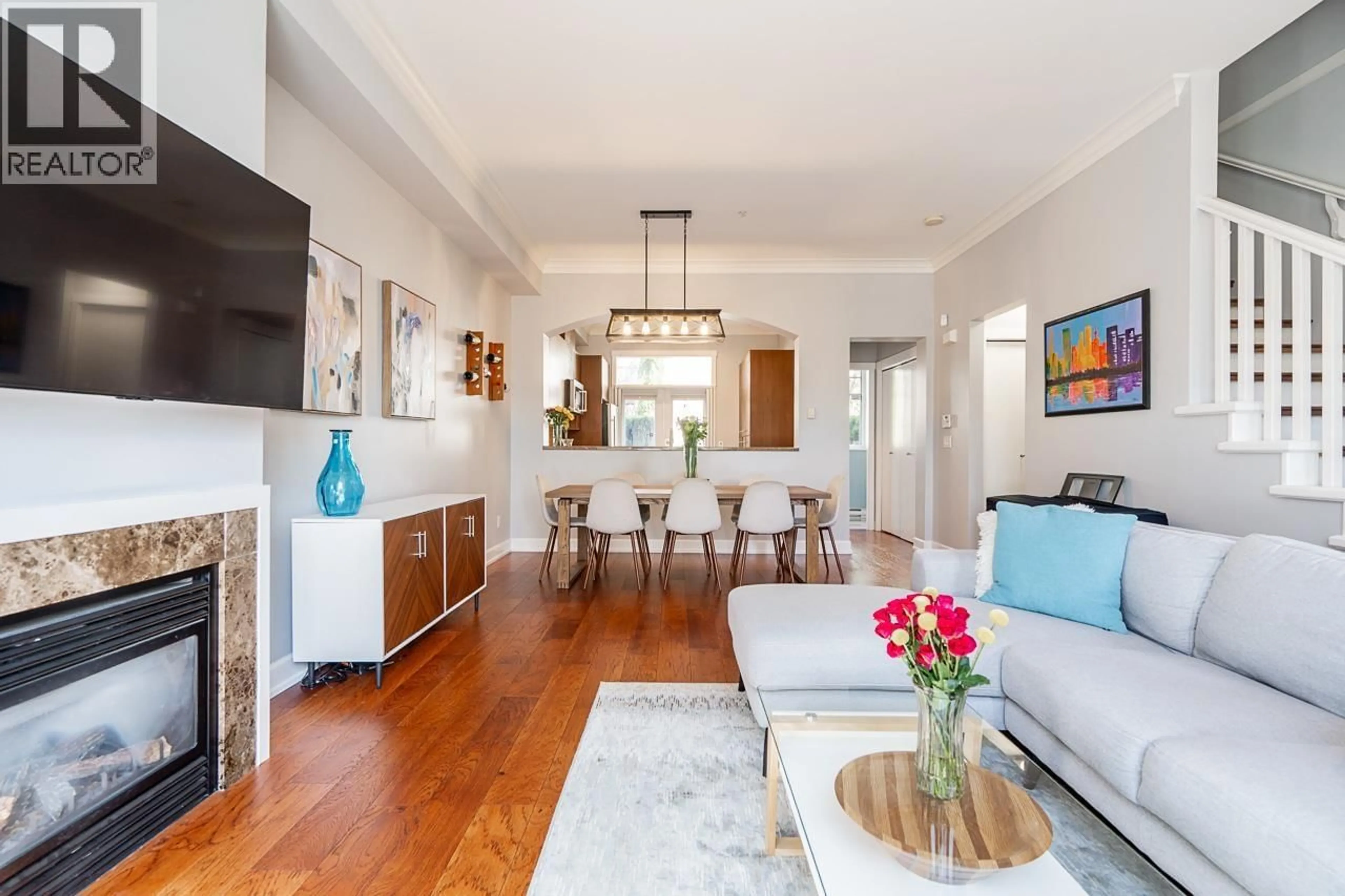 Living room with furniture, wood/laminate floor for 991 38TH AVENUE, Vancouver British Columbia V5Z2L7