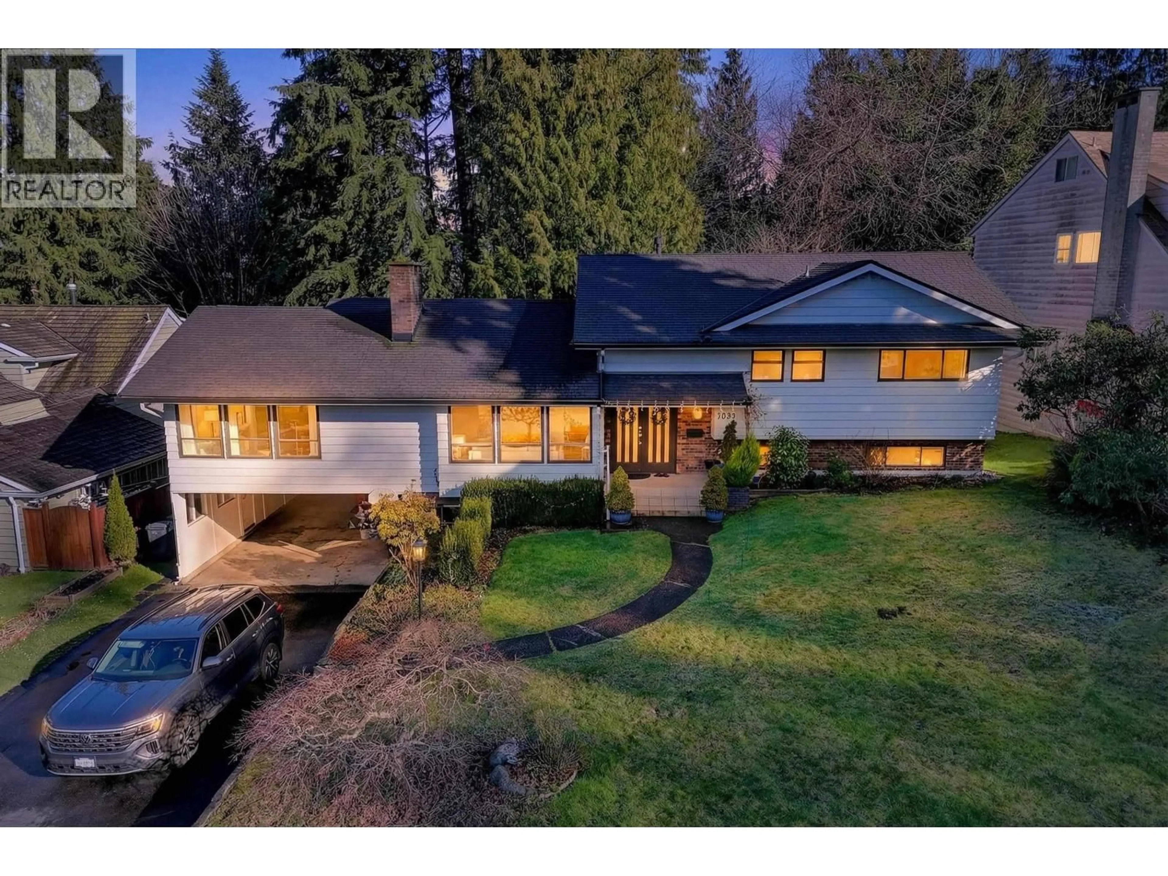 A pic from outside/outdoor area/front of a property/back of a property/a pic from drone, street for 1838 HARBOUR DRIVE, Coquitlam British Columbia V3J5W7