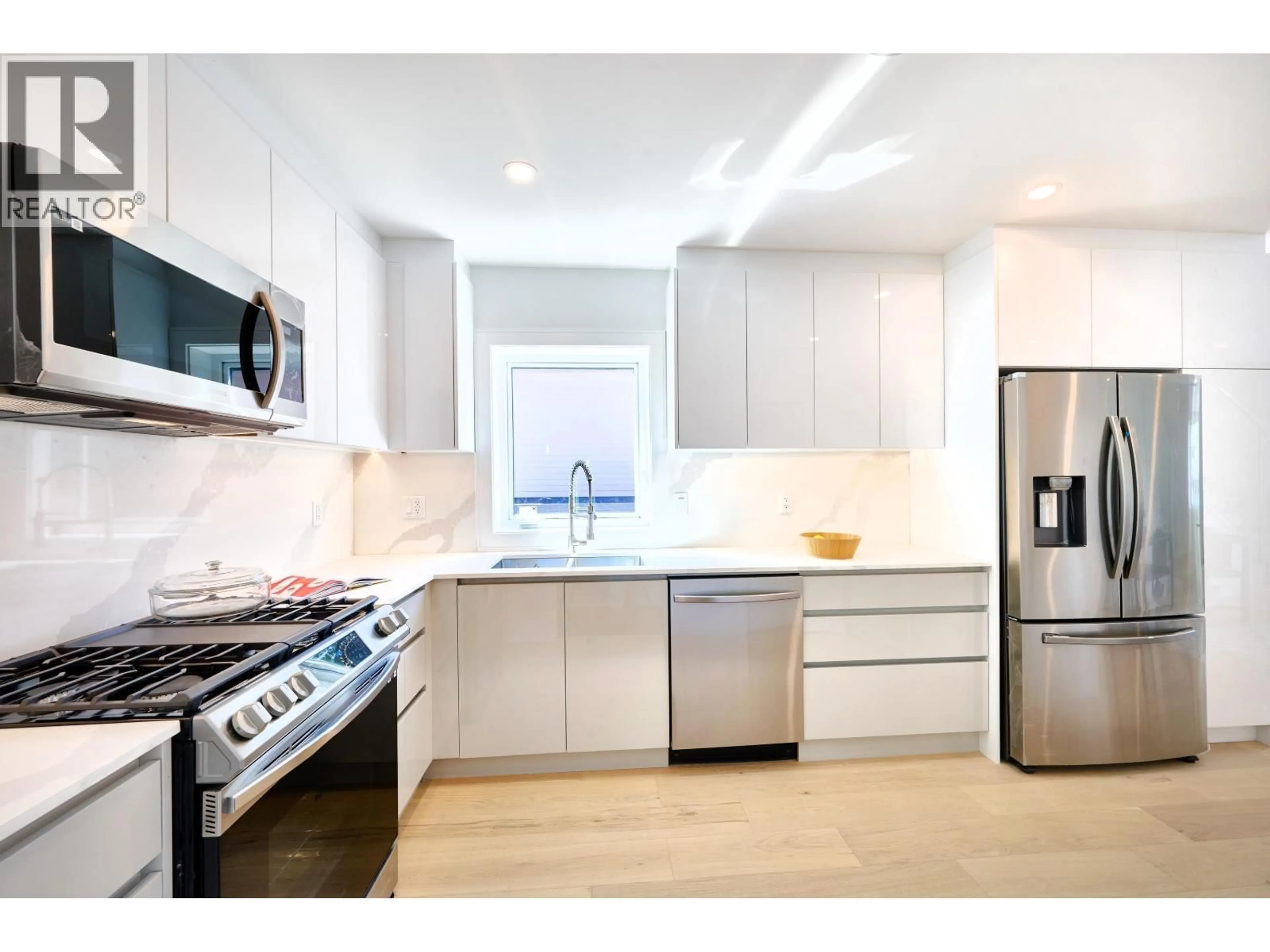 Unknown for 810 51ST AVENUE, Vancouver British Columbia V5X1E5