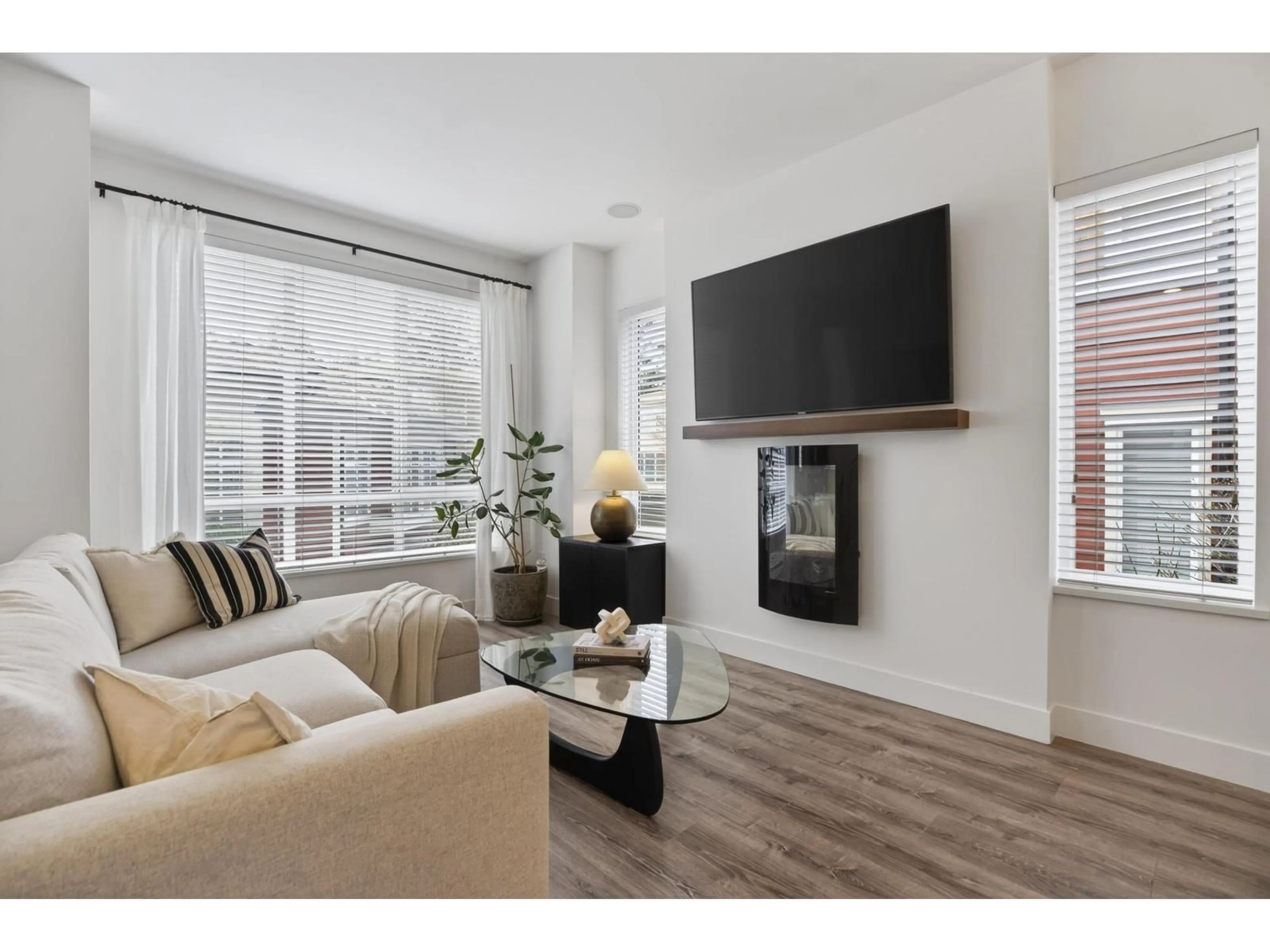 Living room with furniture, wood/laminate floor for 36 - 2929 156 STREET, Surrey British Columbia V3Z0S9