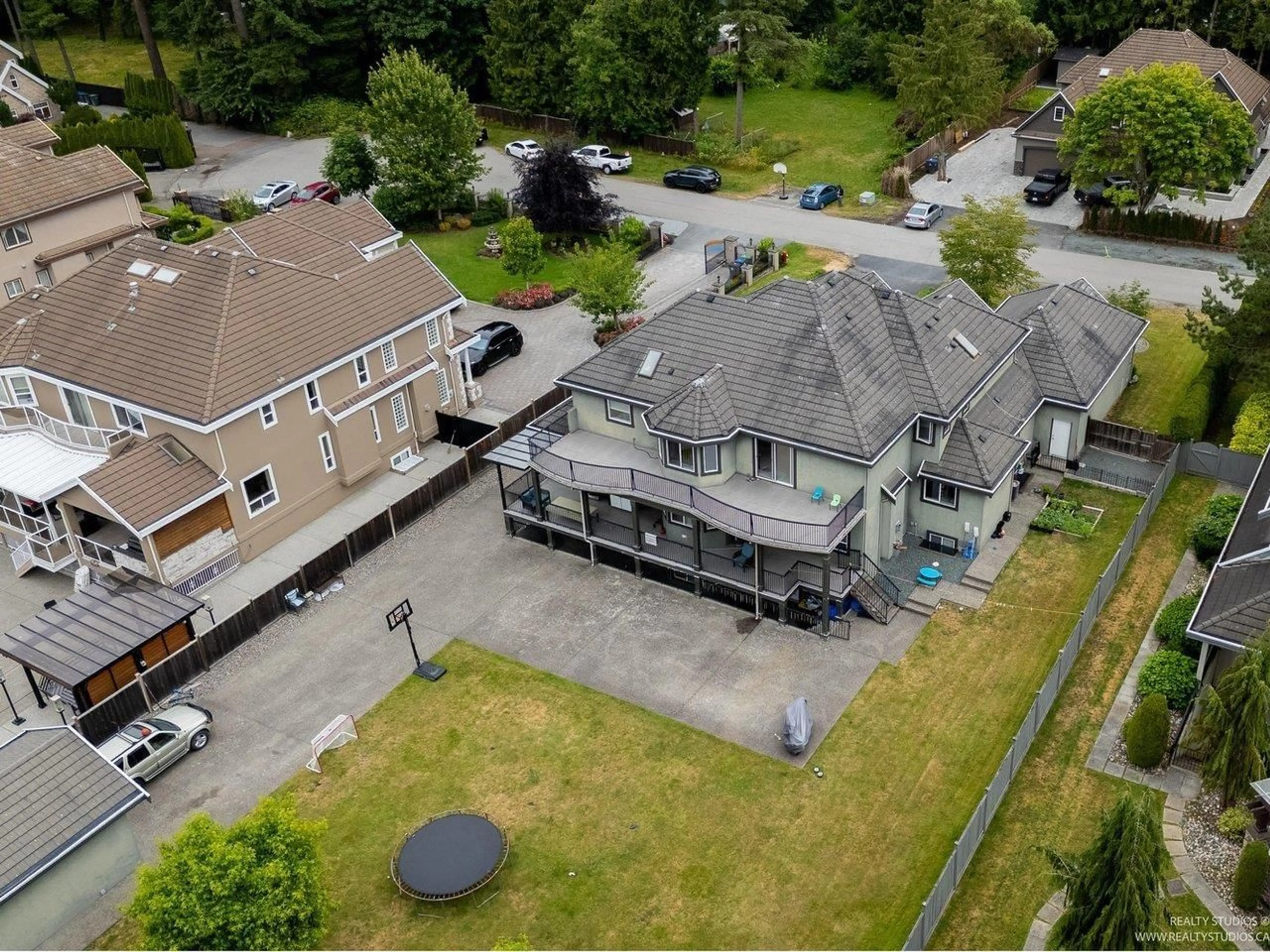 A pic from outside/outdoor area/front of a property/back of a property/a pic from drone, unknown for 5733 136B STREET, Surrey British Columbia V3X3N9