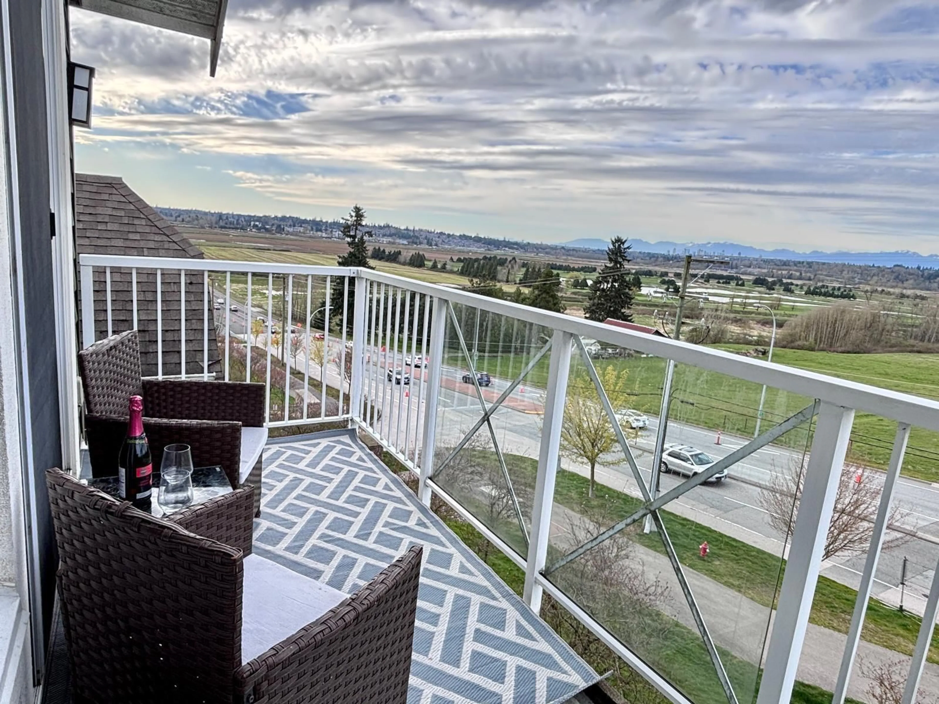 Patio, water/lake/river/ocean view for 415 - 16398 64 AVENUE, Surrey British Columbia V3S6X6