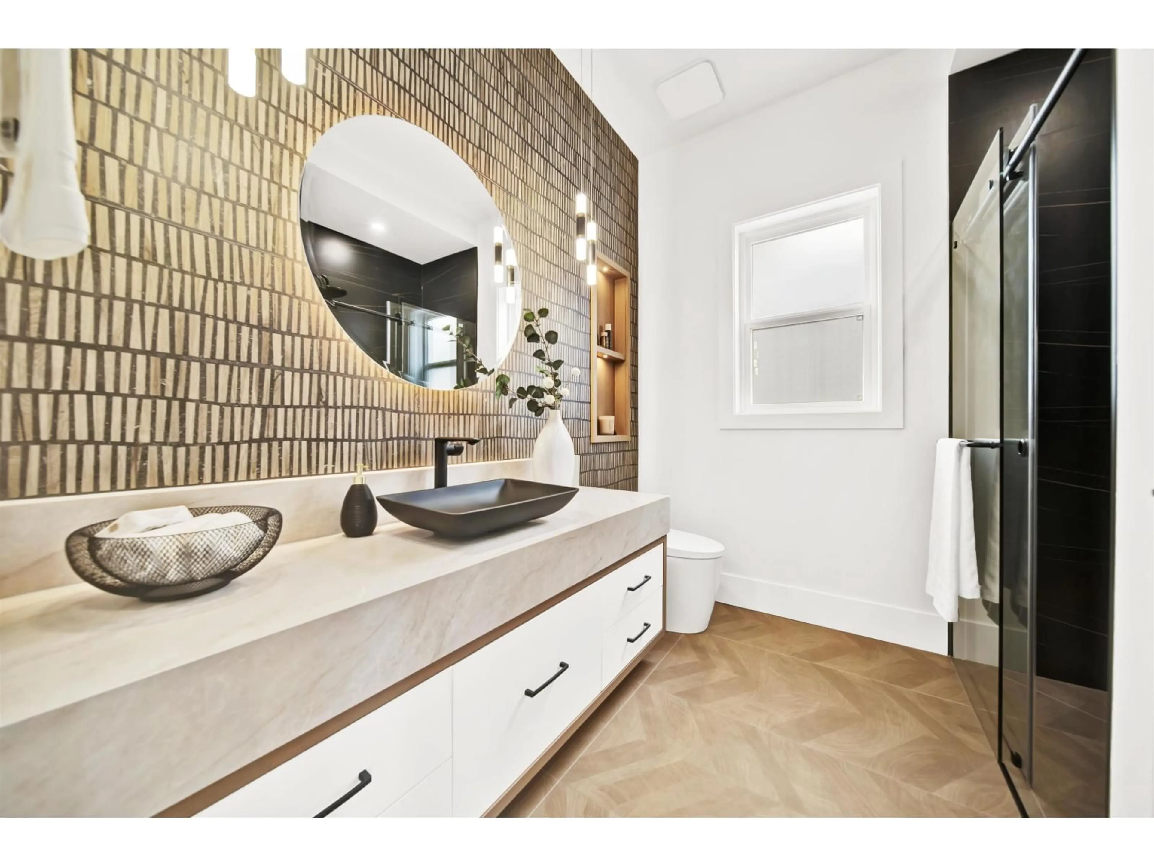 Contemporary bathroom, ceramic/tile floor for 2121 168 STREET, Surrey British Columbia V3Z0B5