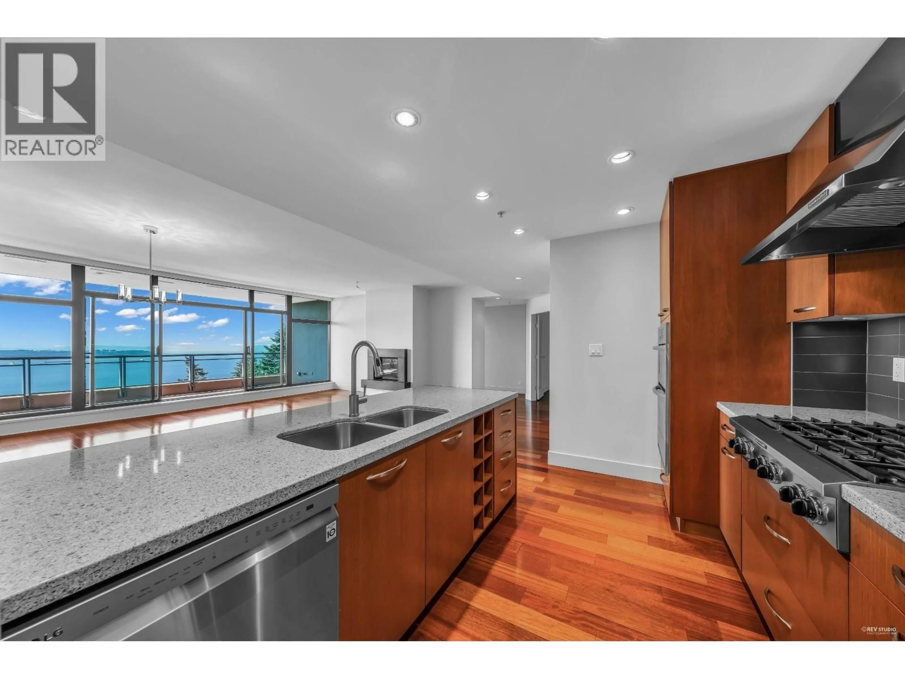 Open concept kitchen, unknown for 1102 - 3355 CYPRESS PLACE, West Vancouver British Columbia V7S3J9