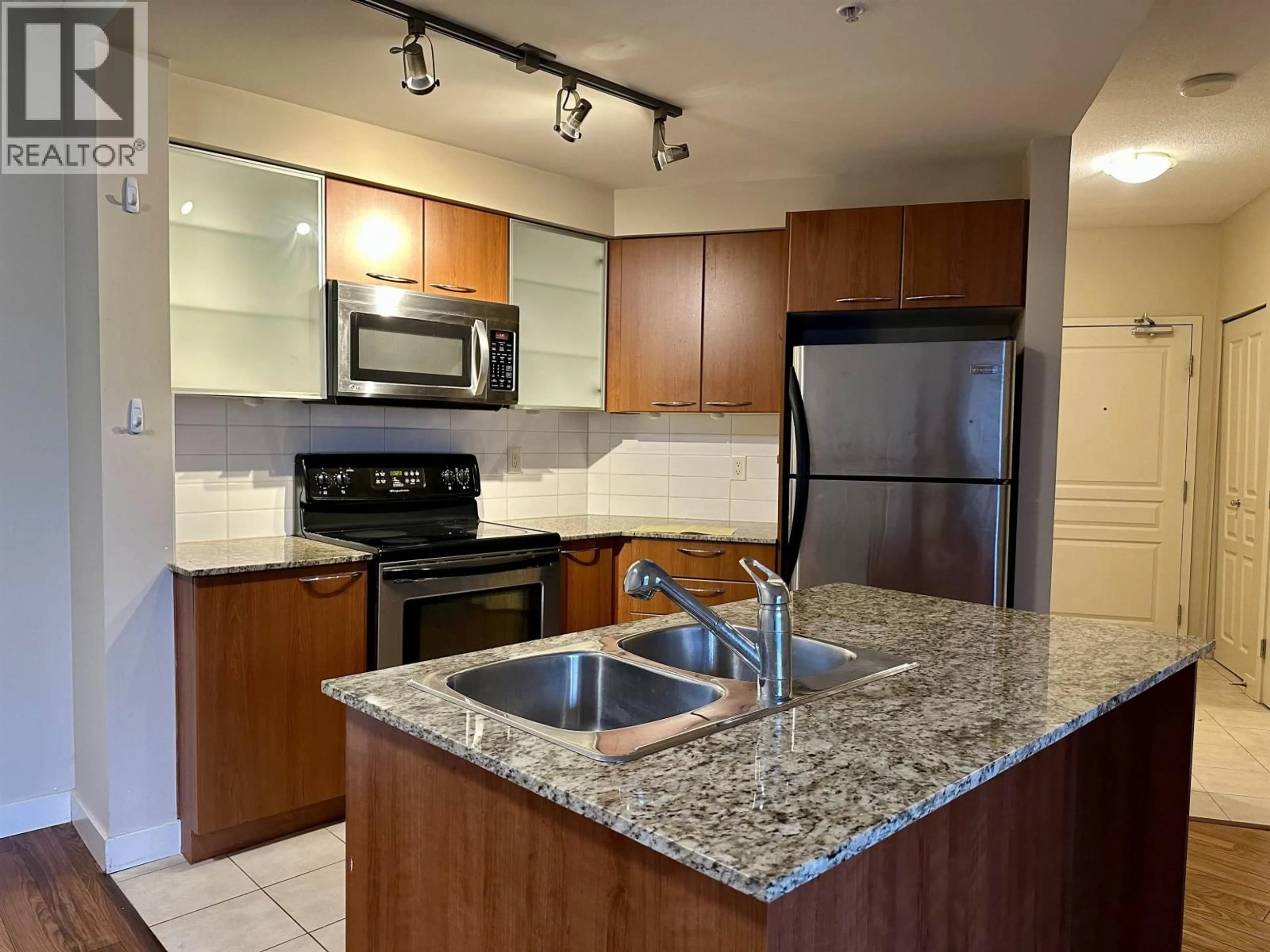 Standard kitchen, ceramic/tile floor for 516 - 4028 KNIGHT STREET, Vancouver British Columbia V5N5Y8