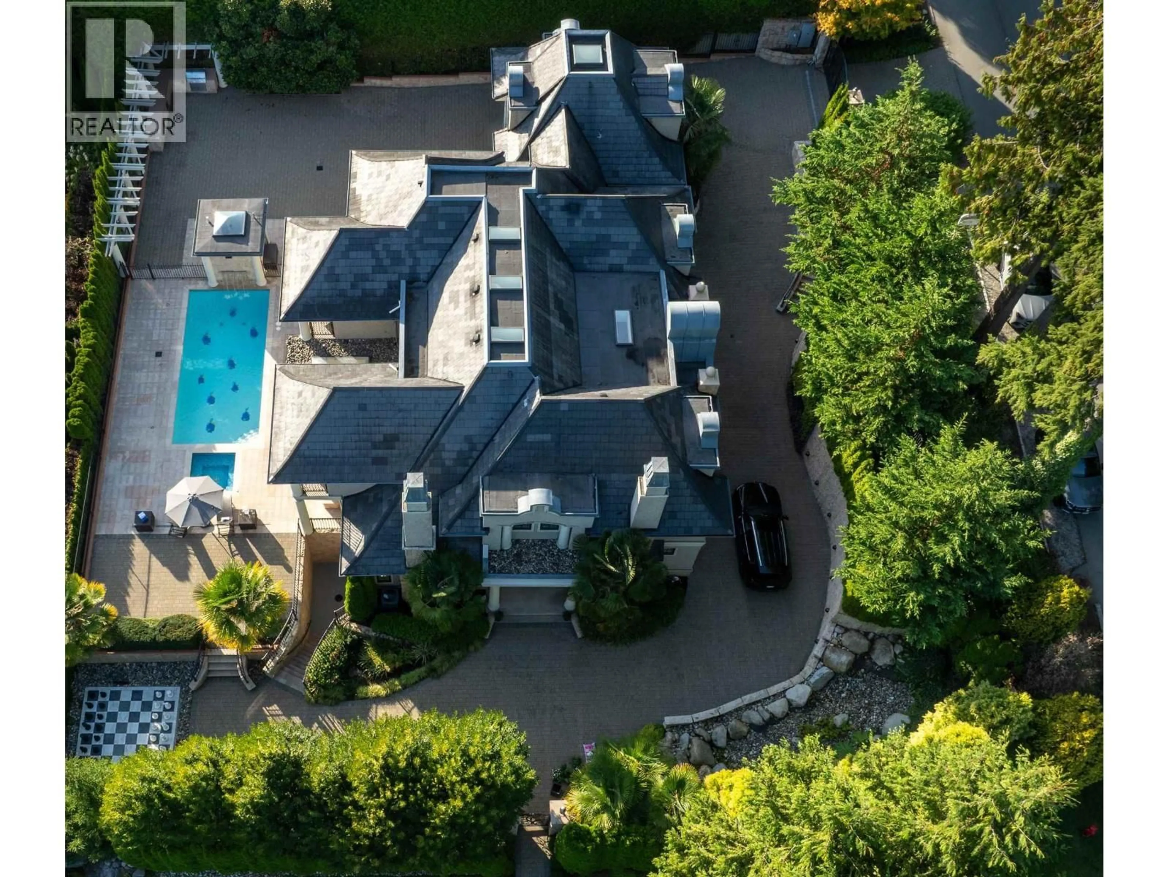 A pic from outside/outdoor area/front of a property/back of a property/a pic from drone, street for 2912 MATHERS AVENUE, West Vancouver British Columbia V7V2K1
