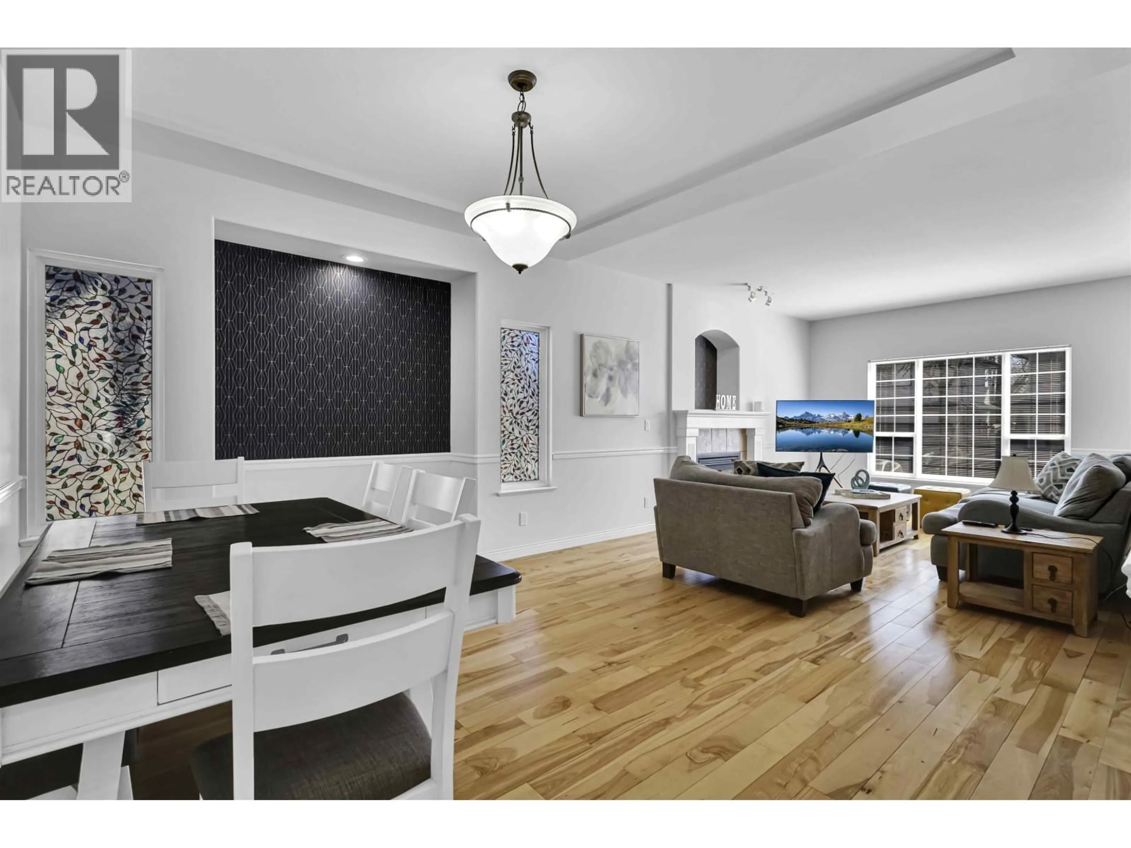 Living room with furniture, wood/laminate floor for 19683 JOYNER PLACE, Pitt Meadows British Columbia V3Y2S3