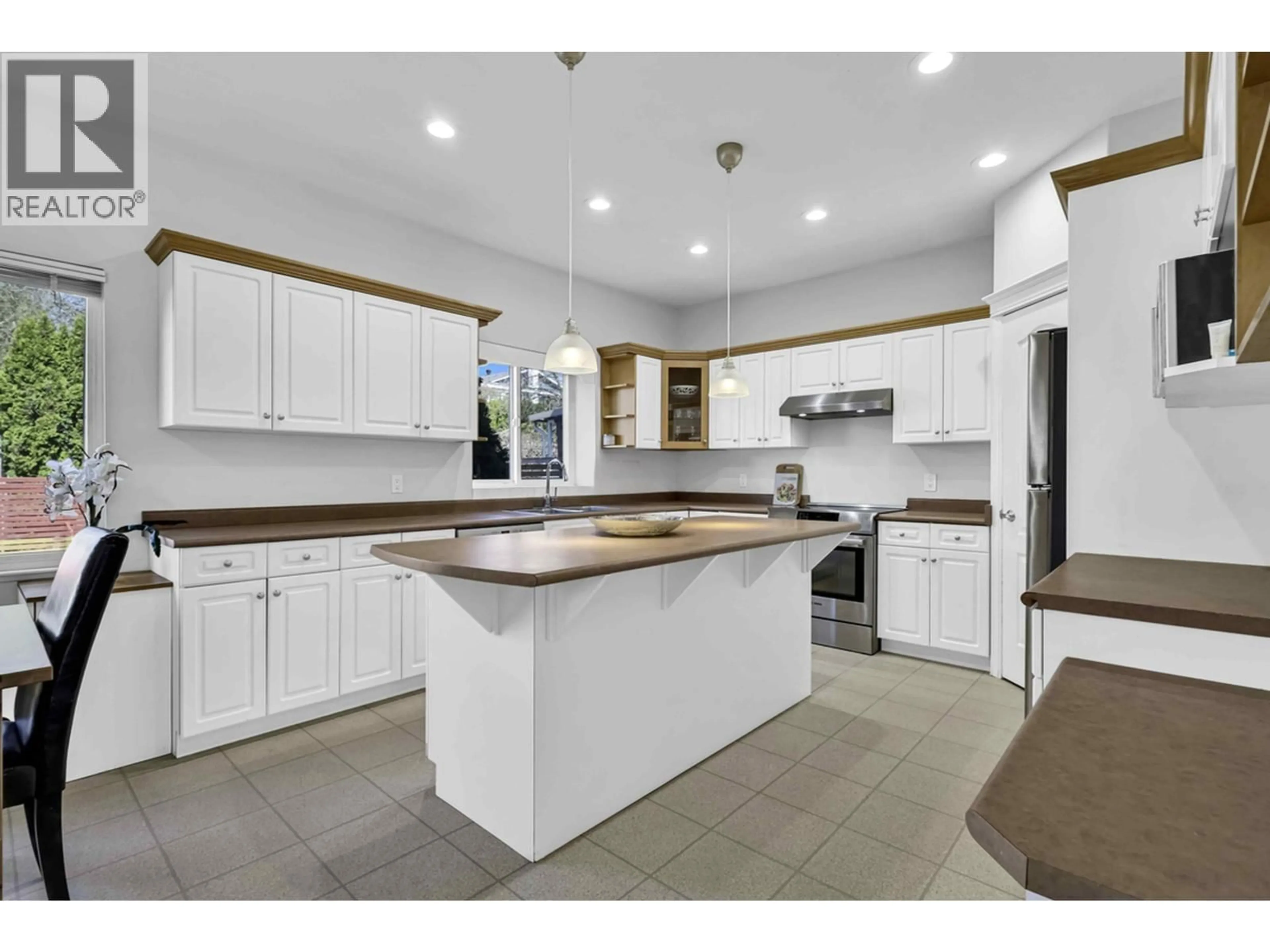 Open concept kitchen, ceramic/tile floor for 19683 JOYNER PLACE, Pitt Meadows British Columbia V3Y2S3