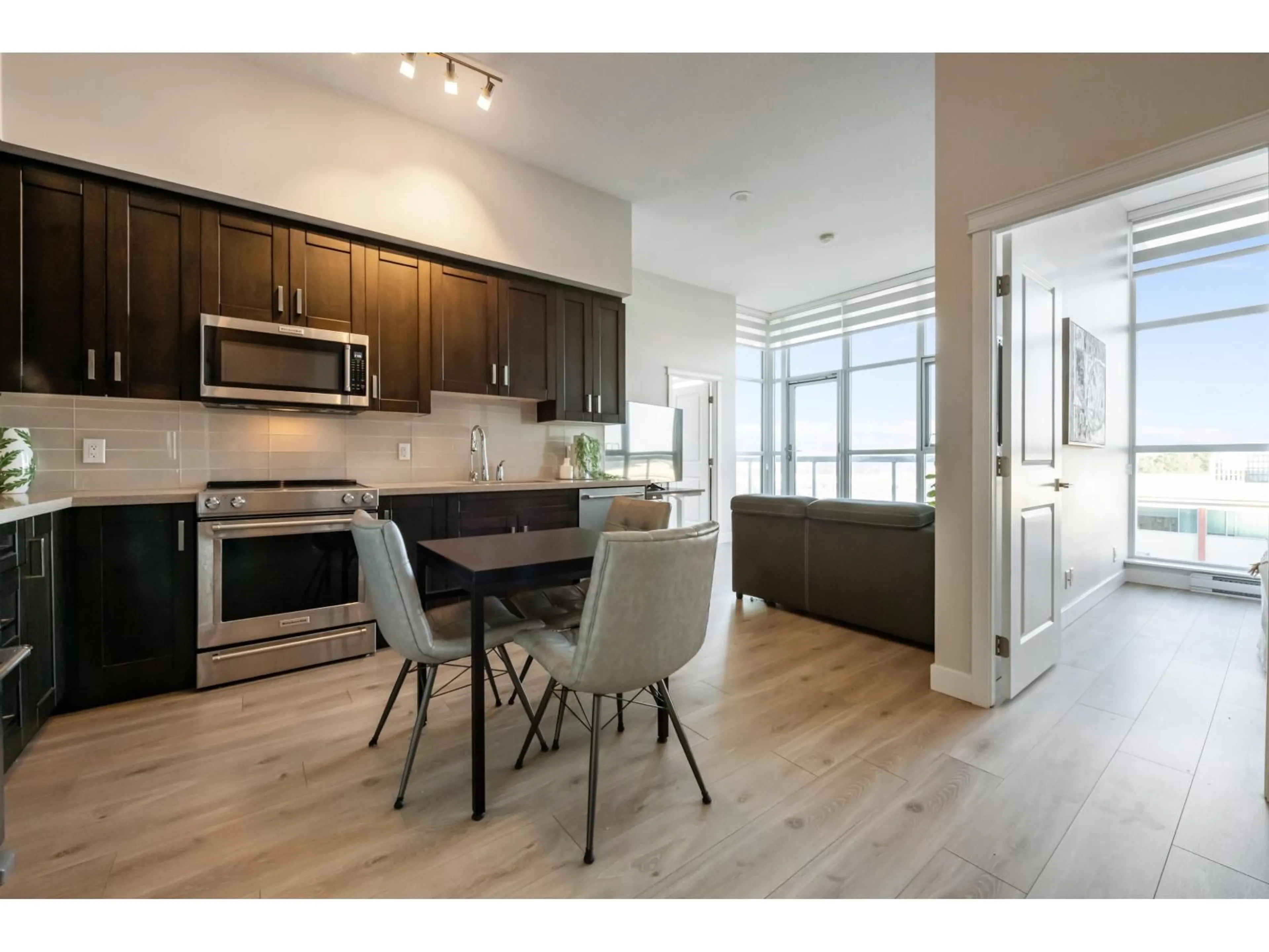 Open concept kitchen, wood/laminate floor for 506 - 11967 80 AVENUE, Delta British Columbia V4C0E2
