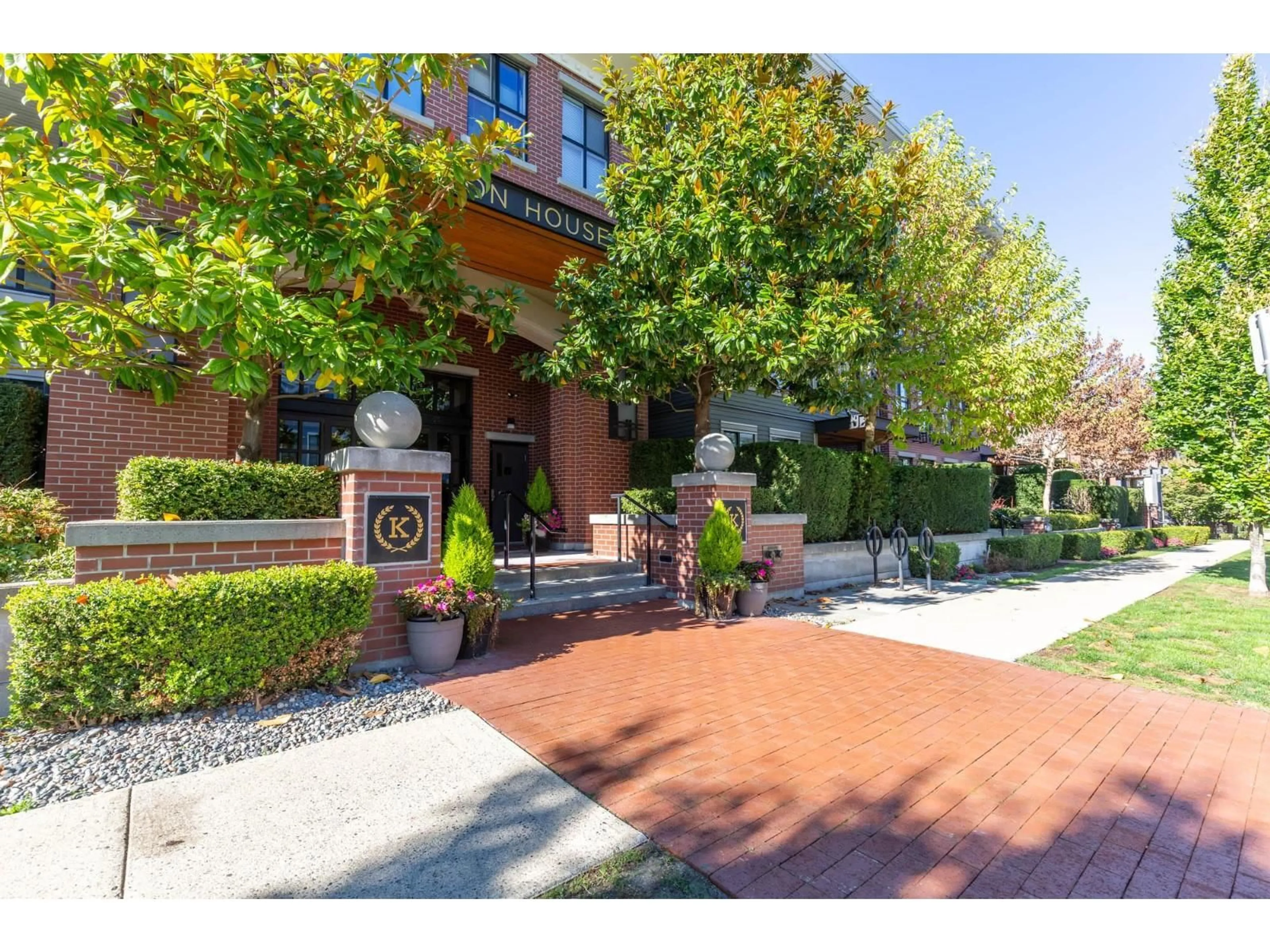 Patio, street for 413 - 3323 151 STREET, Surrey British Columbia V3Z0L3