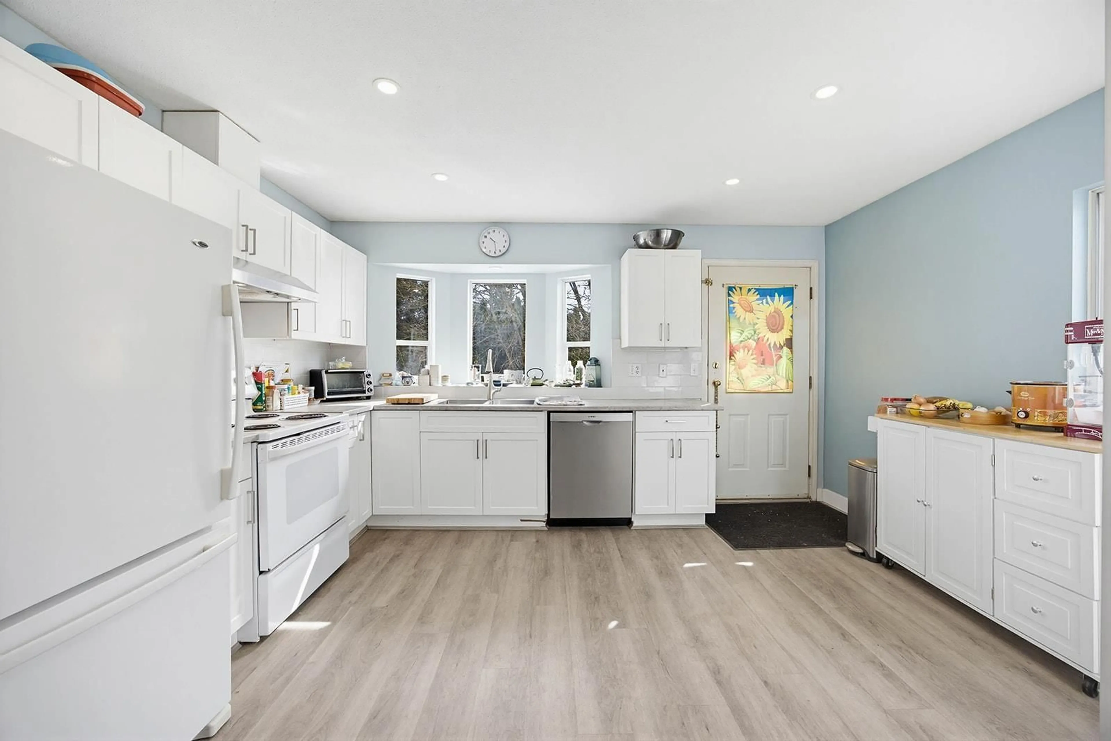 Open concept kitchen, unknown for 8836 142A STREET, Surrey British Columbia V3V7W8