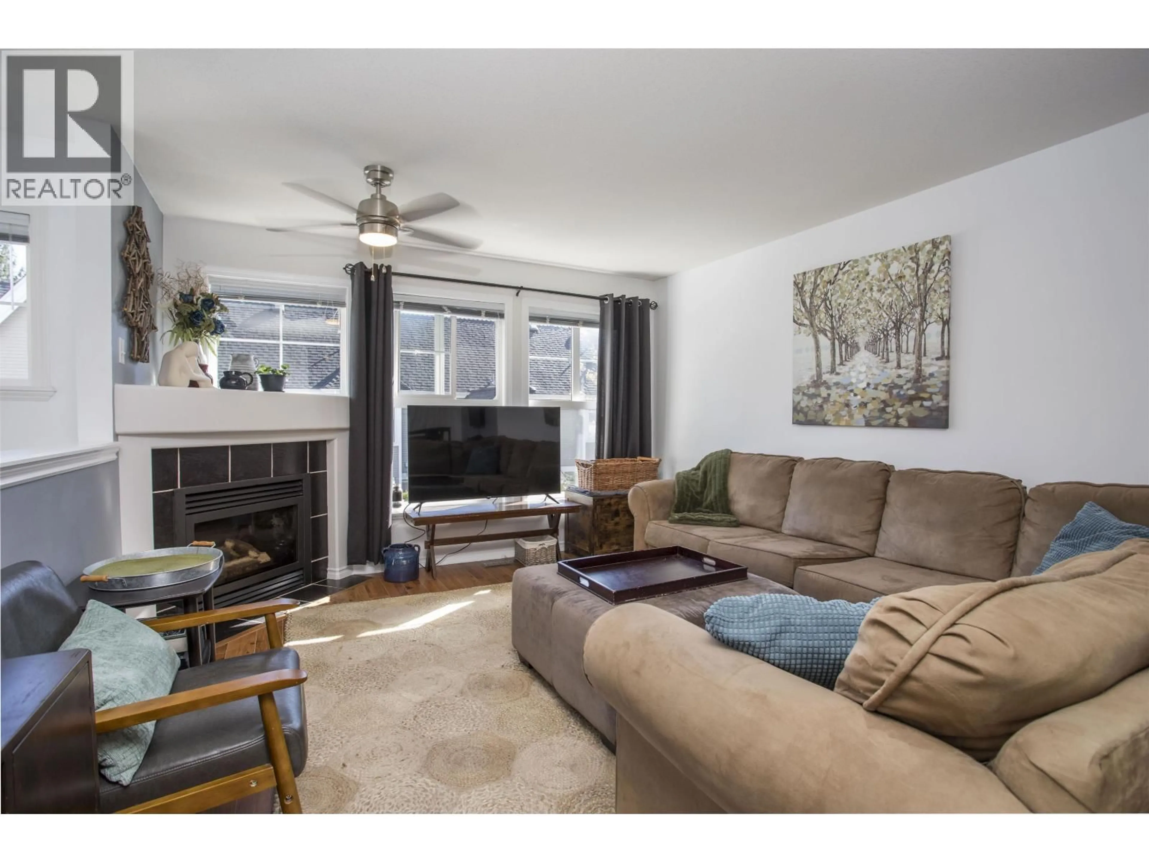 Living room with furniture, unknown for 10 - 11490 232 STREET, Maple Ridge British Columbia V2X3P1