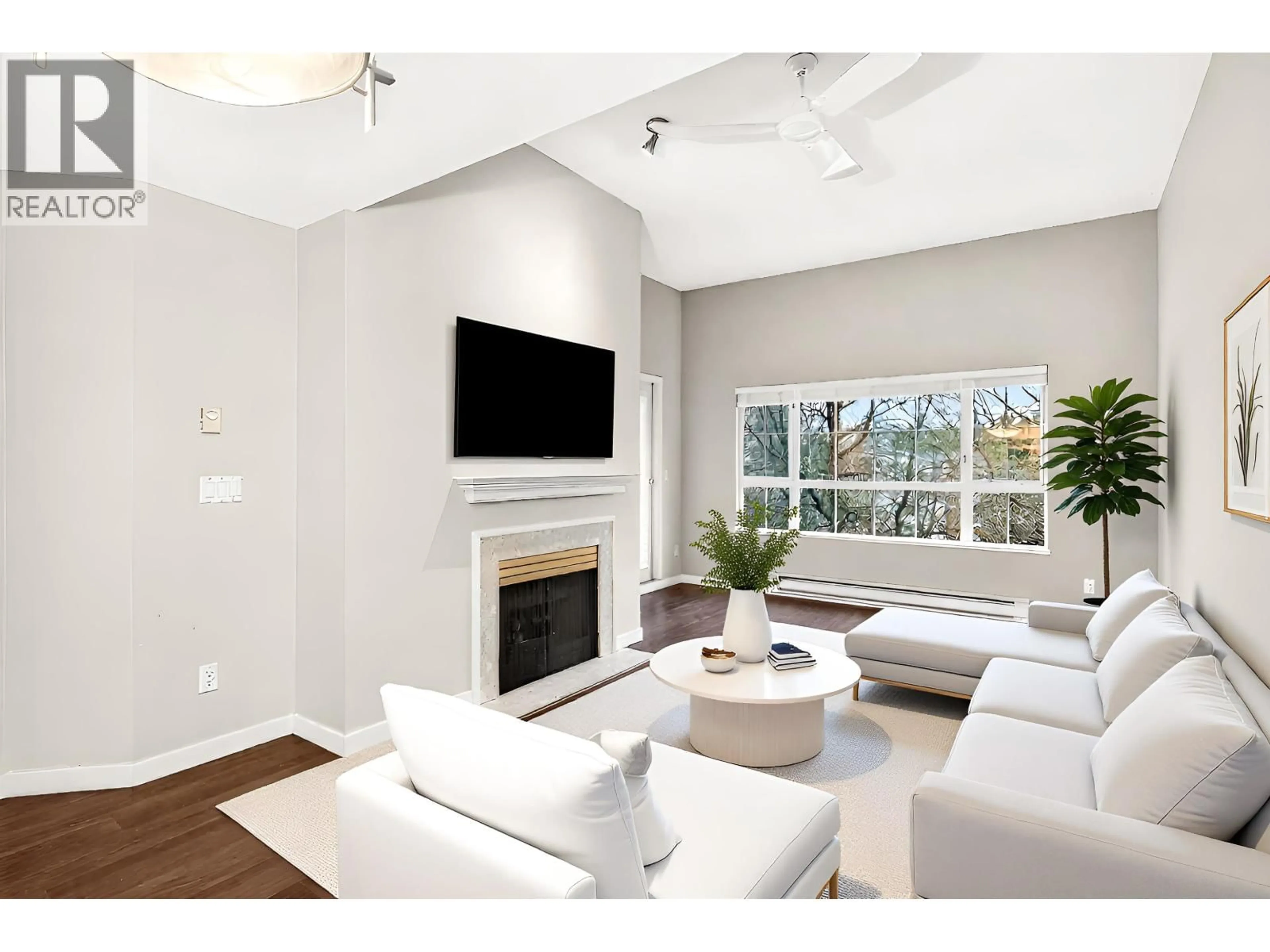 Living room with furniture, unknown for 407 - 2970 PRINCESS CRESCENT, Coquitlam British Columbia V3B7R5