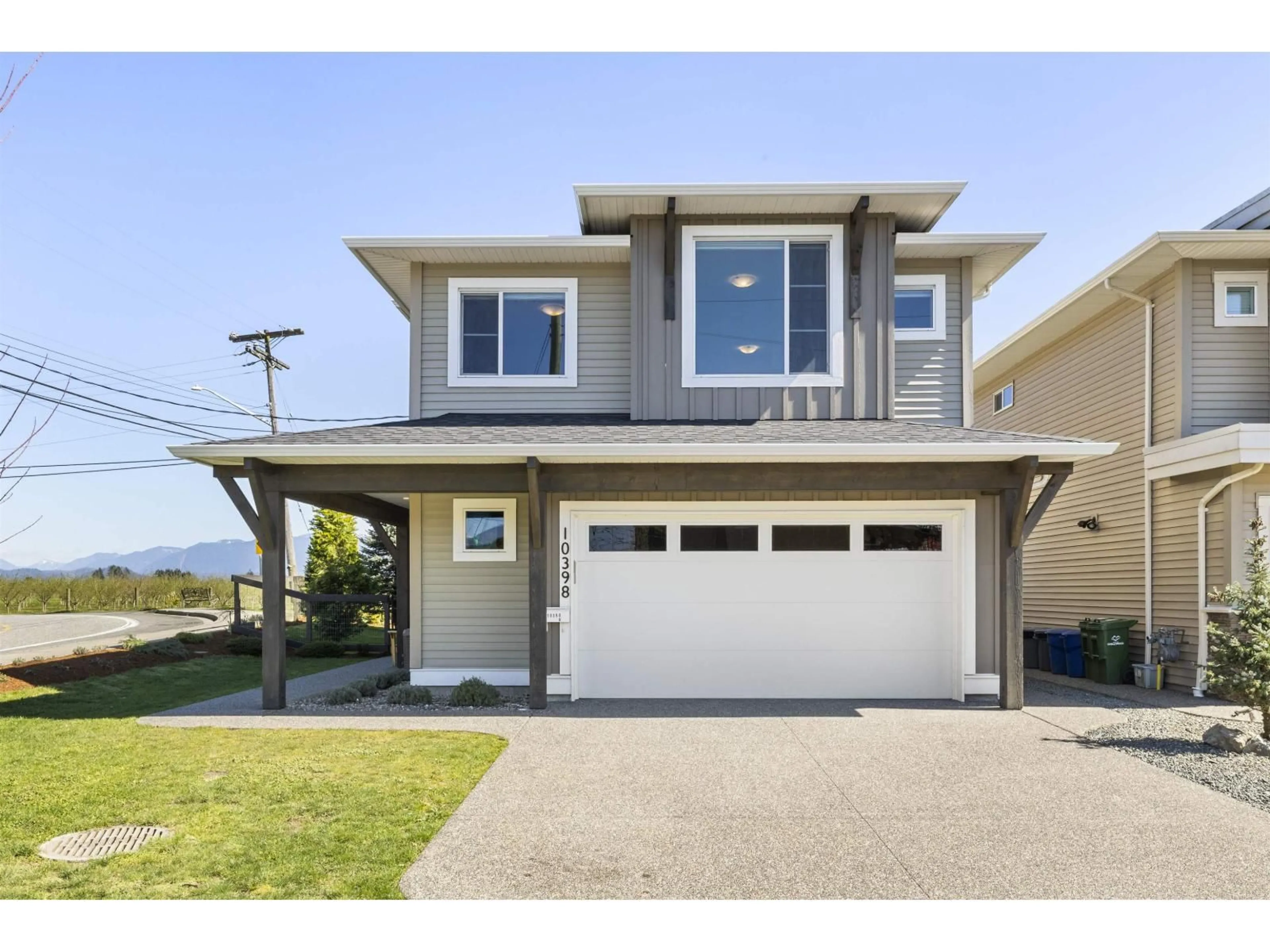 Home with vinyl exterior material, street for 10398 WEDGEWOOD DRIVE, Chilliwack British Columbia V2P6B9