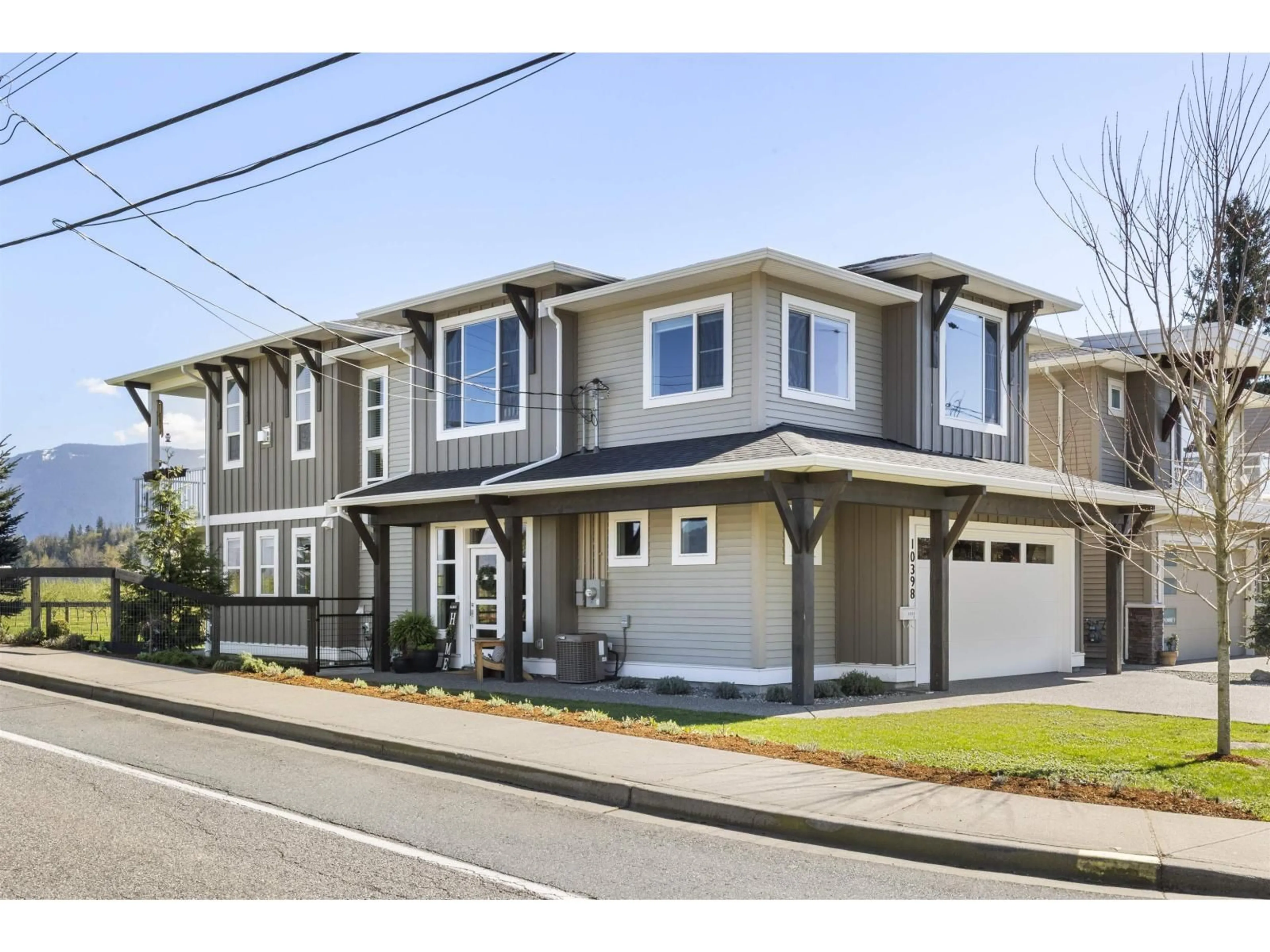 Home with vinyl exterior material, street for 10398 WEDGEWOOD DRIVE, Chilliwack British Columbia V2P6B9