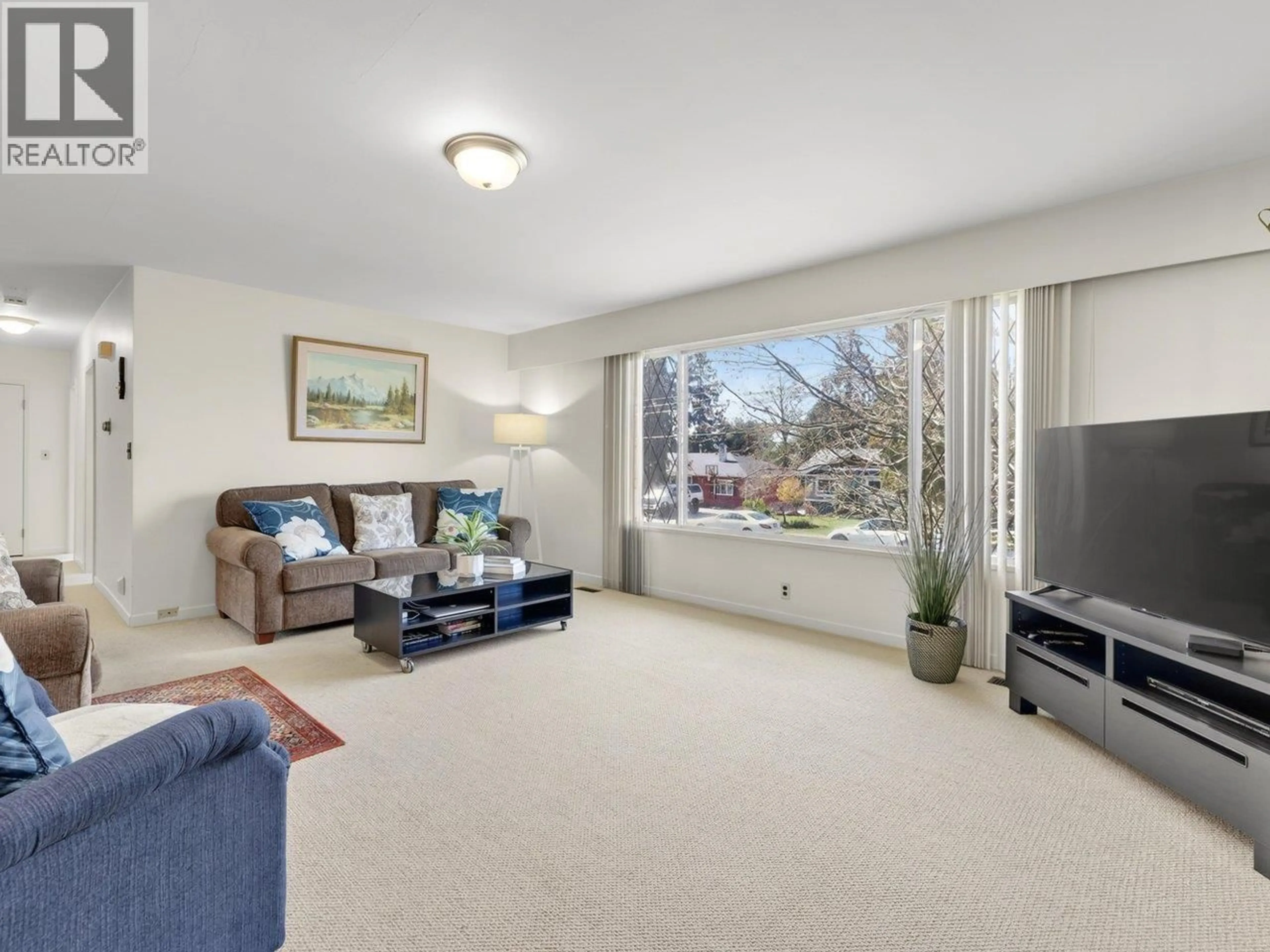 Living room with furniture, unknown for 5090 59 STREET, Ladner British Columbia V4K3J7