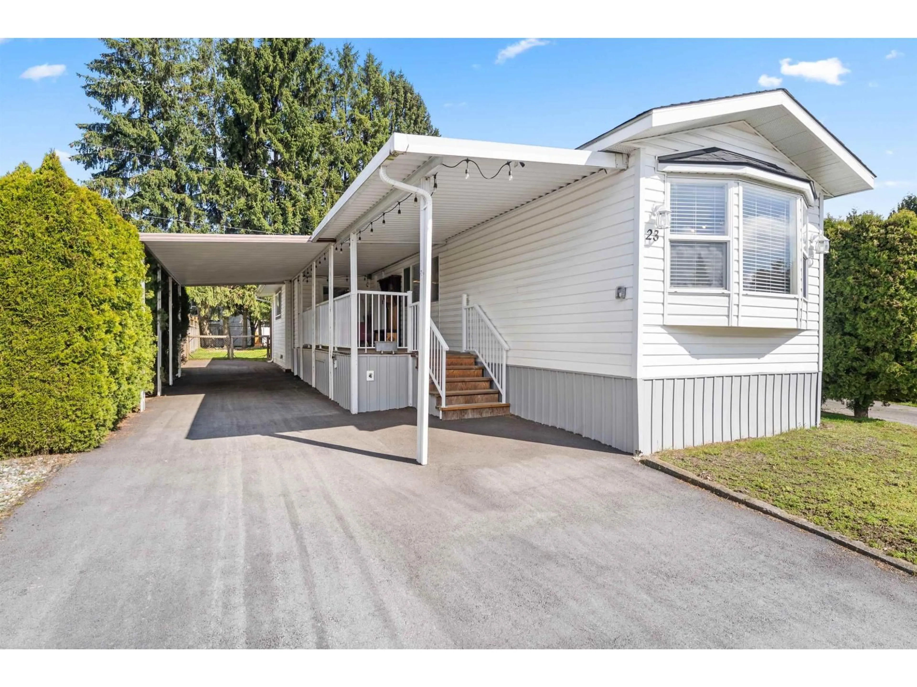 Home with vinyl exterior material, street for 23 - 31313 LIVINGSTONE AVENUE, Abbotsford British Columbia V2T4T1