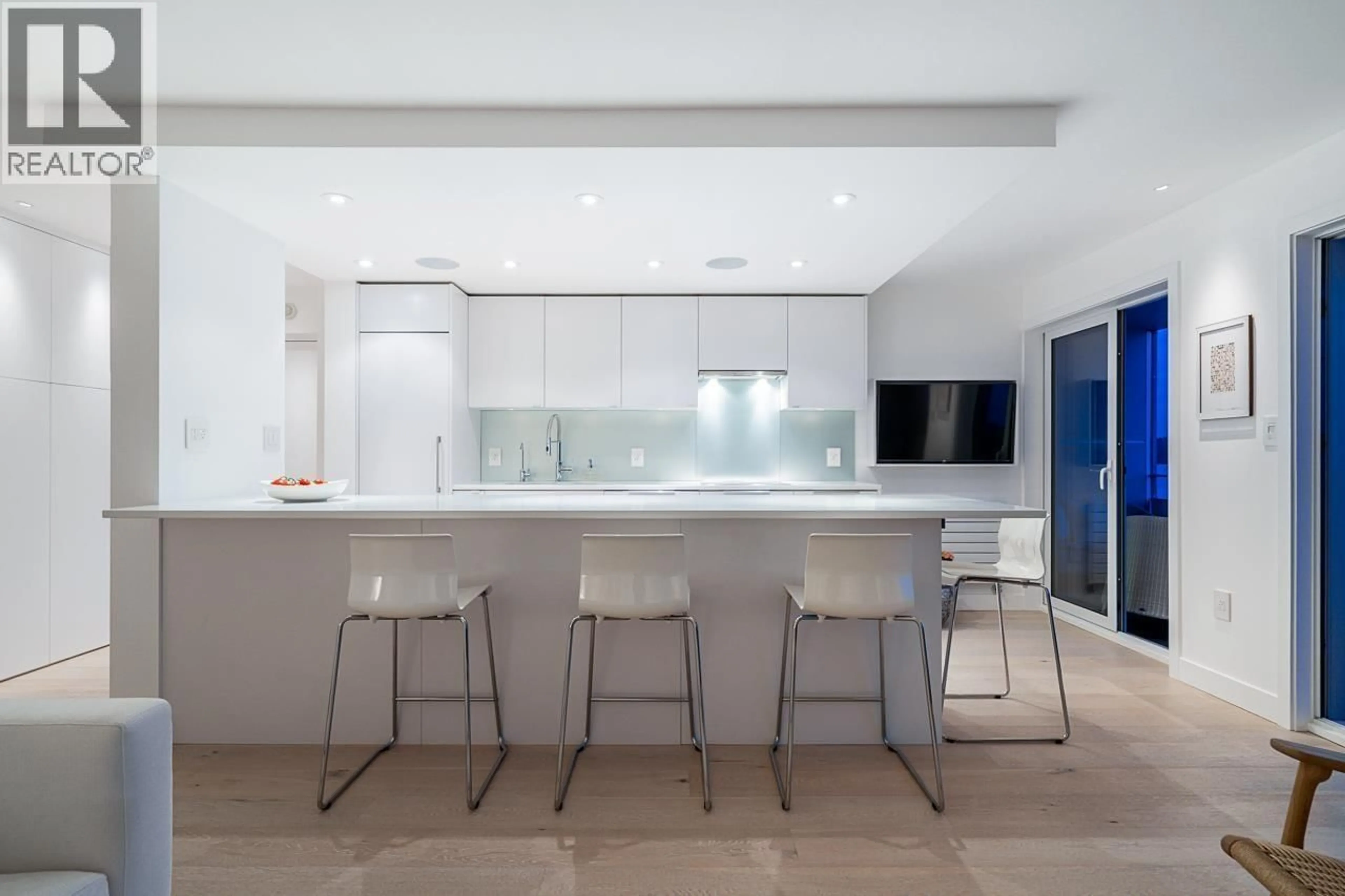 Contemporary kitchen, ceramic/tile floor for 807 - 150 24TH STREET, West Vancouver British Columbia V7V4G8