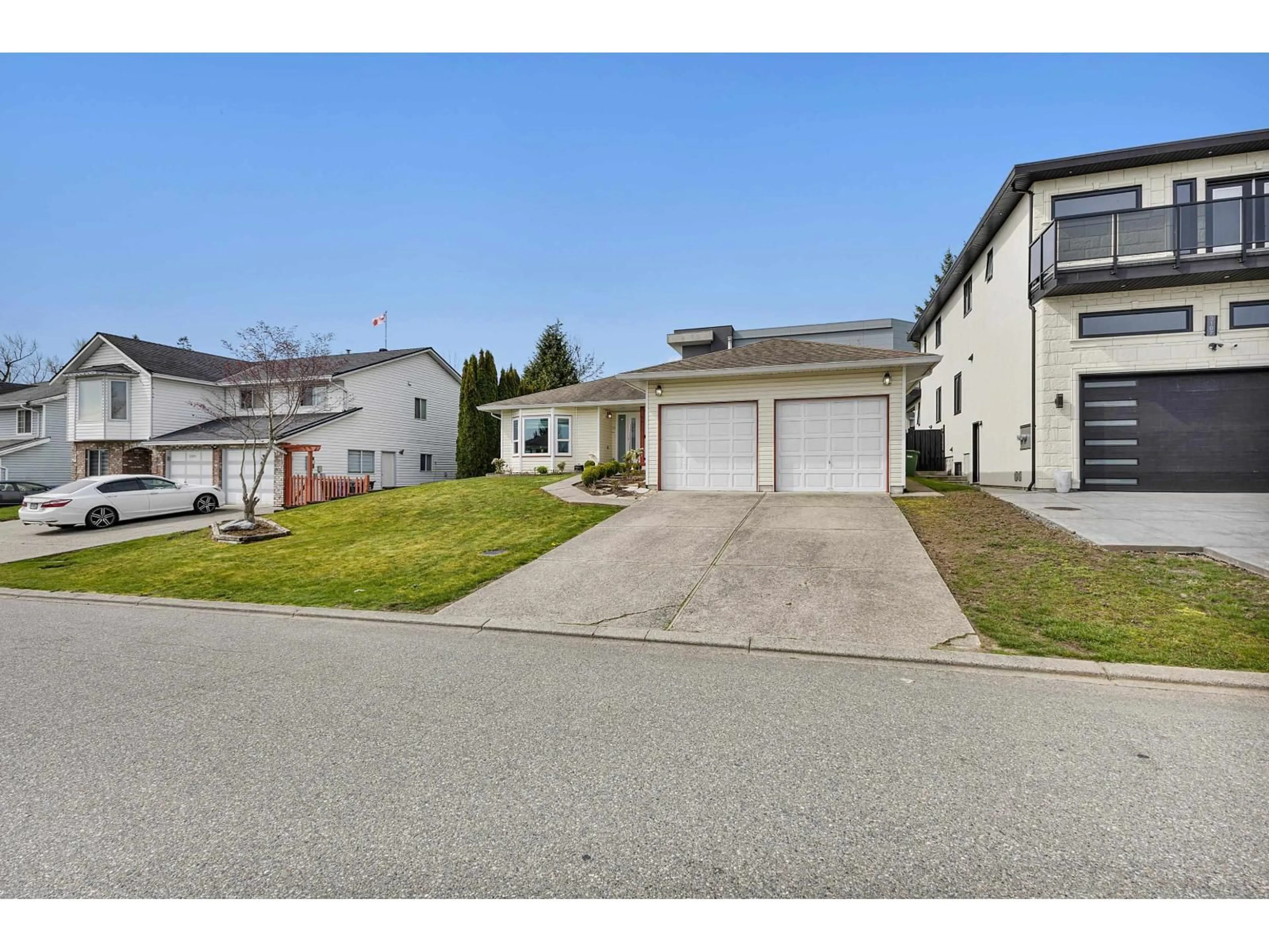A pic from outside/outdoor area/front of a property/back of a property/a pic from drone, street for 3099 CURLEW DRIVE, Abbotsford British Columbia V2T5J3