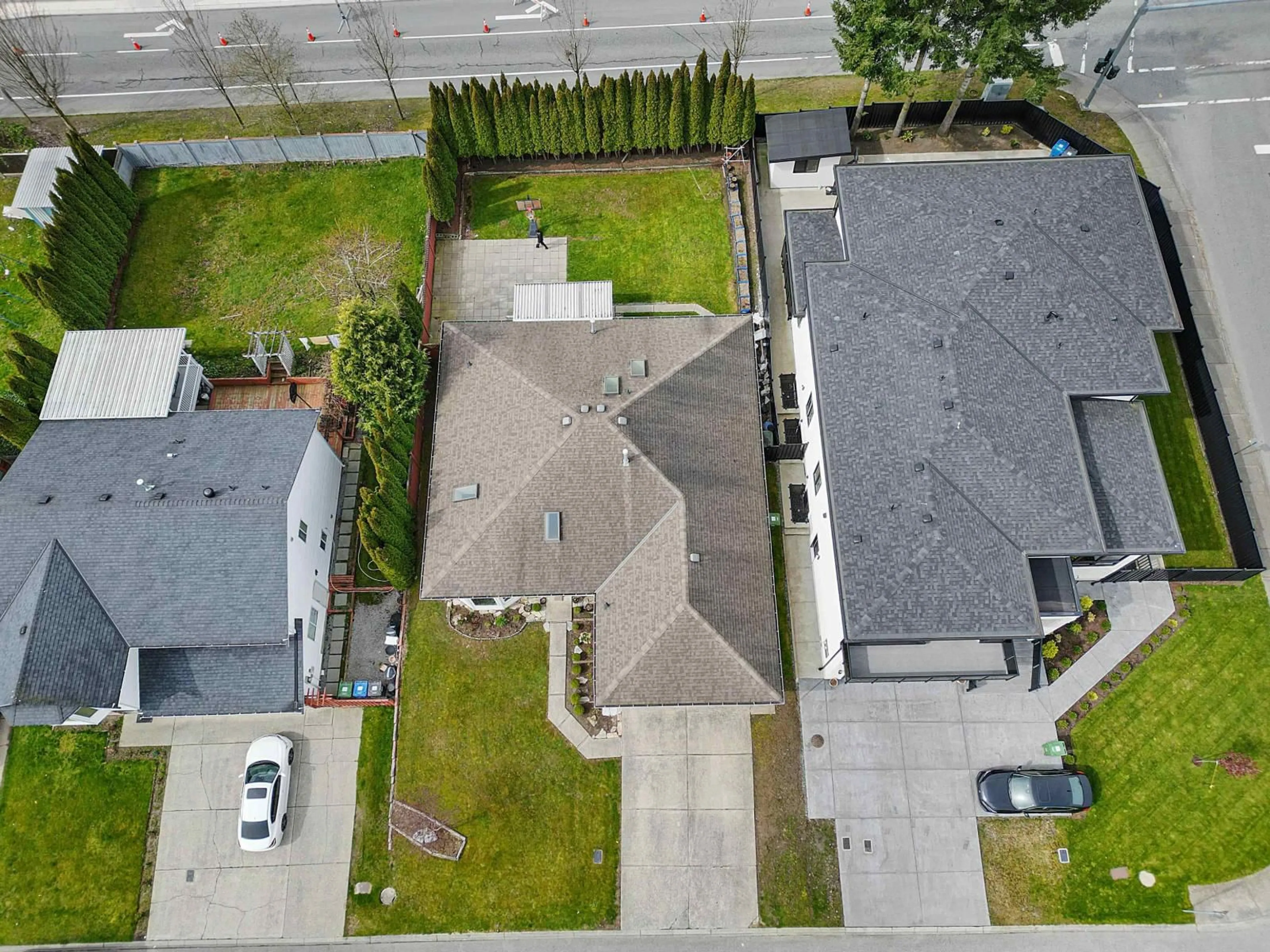 A pic from outside/outdoor area/front of a property/back of a property/a pic from drone, street for 3099 CURLEW DRIVE, Abbotsford British Columbia V2T5J3