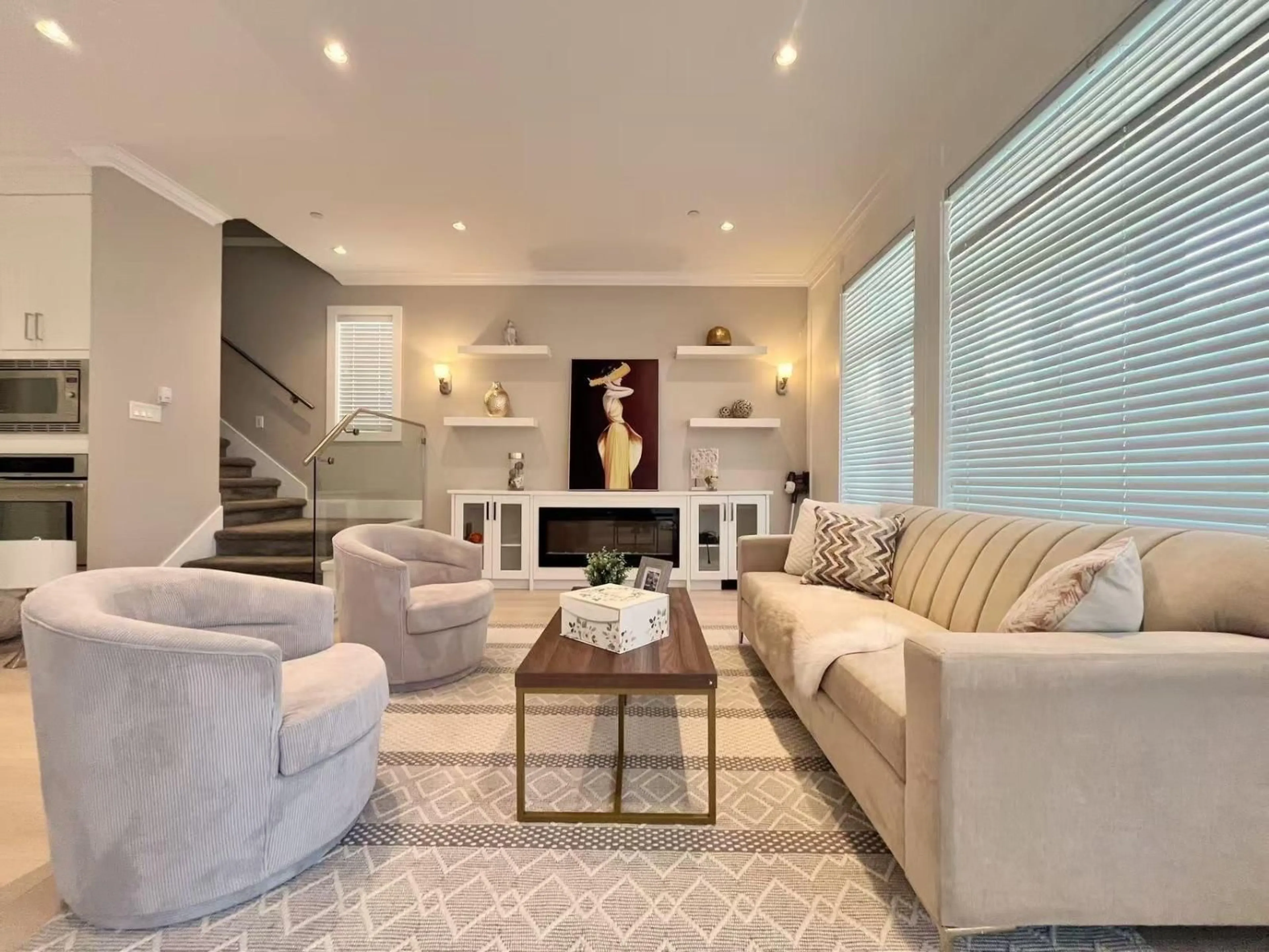 Living room with furniture, unknown for 3 - 1426 FINLAY STREET, White Rock British Columbia V4B4L5