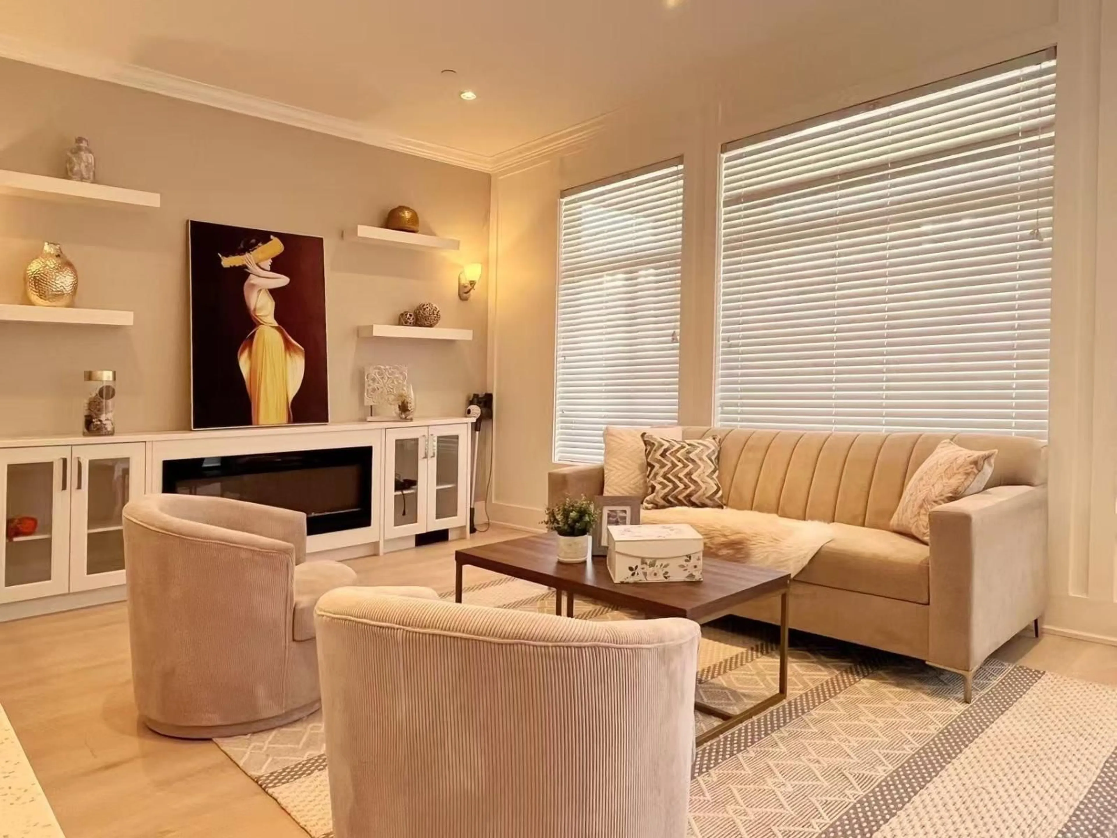 Living room with furniture, unknown for 3 - 1426 FINLAY STREET, White Rock British Columbia V4B4L5
