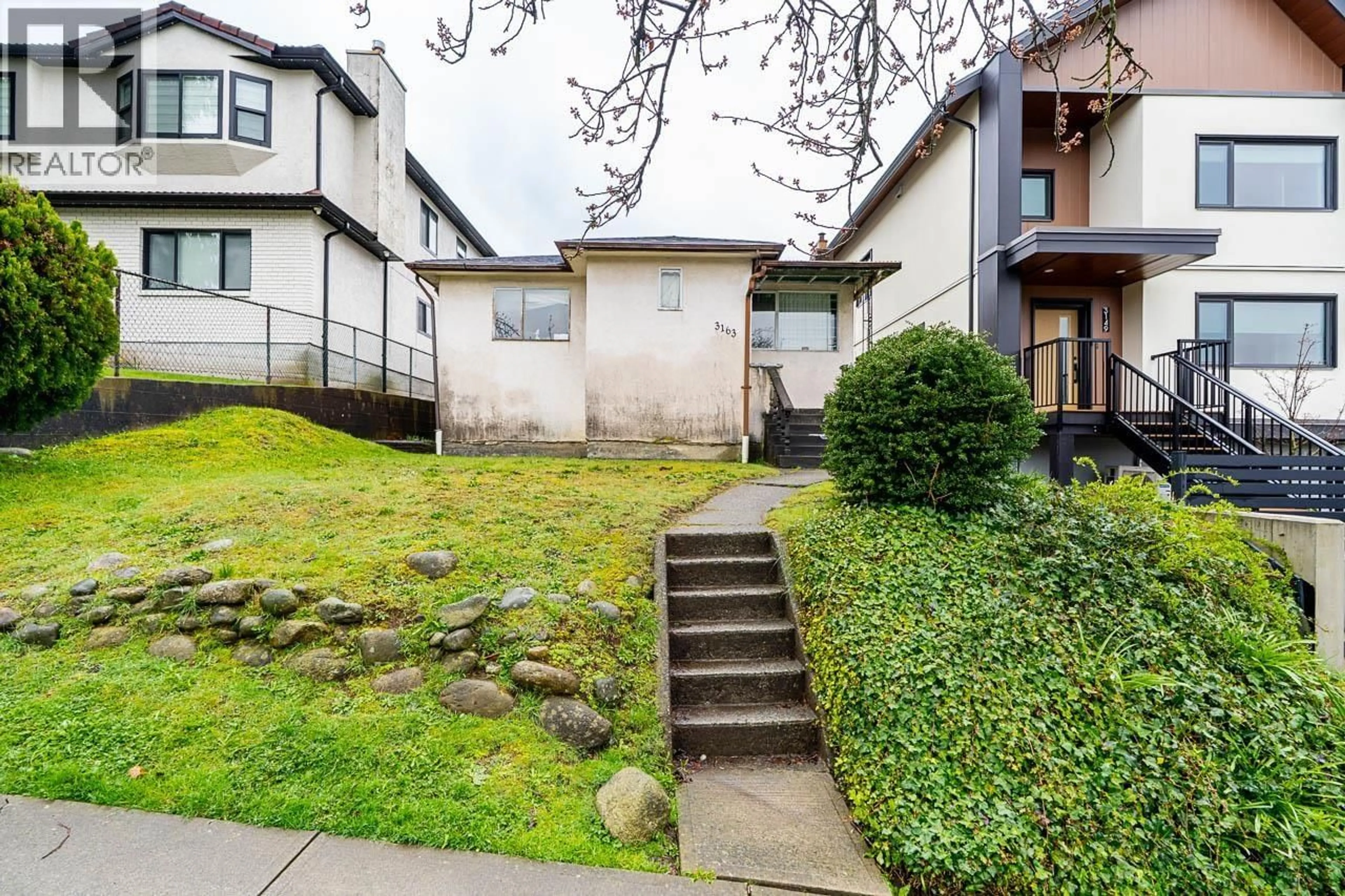 Patio, street for 3163 RUPERT STREET, Vancouver British Columbia V5M3V2