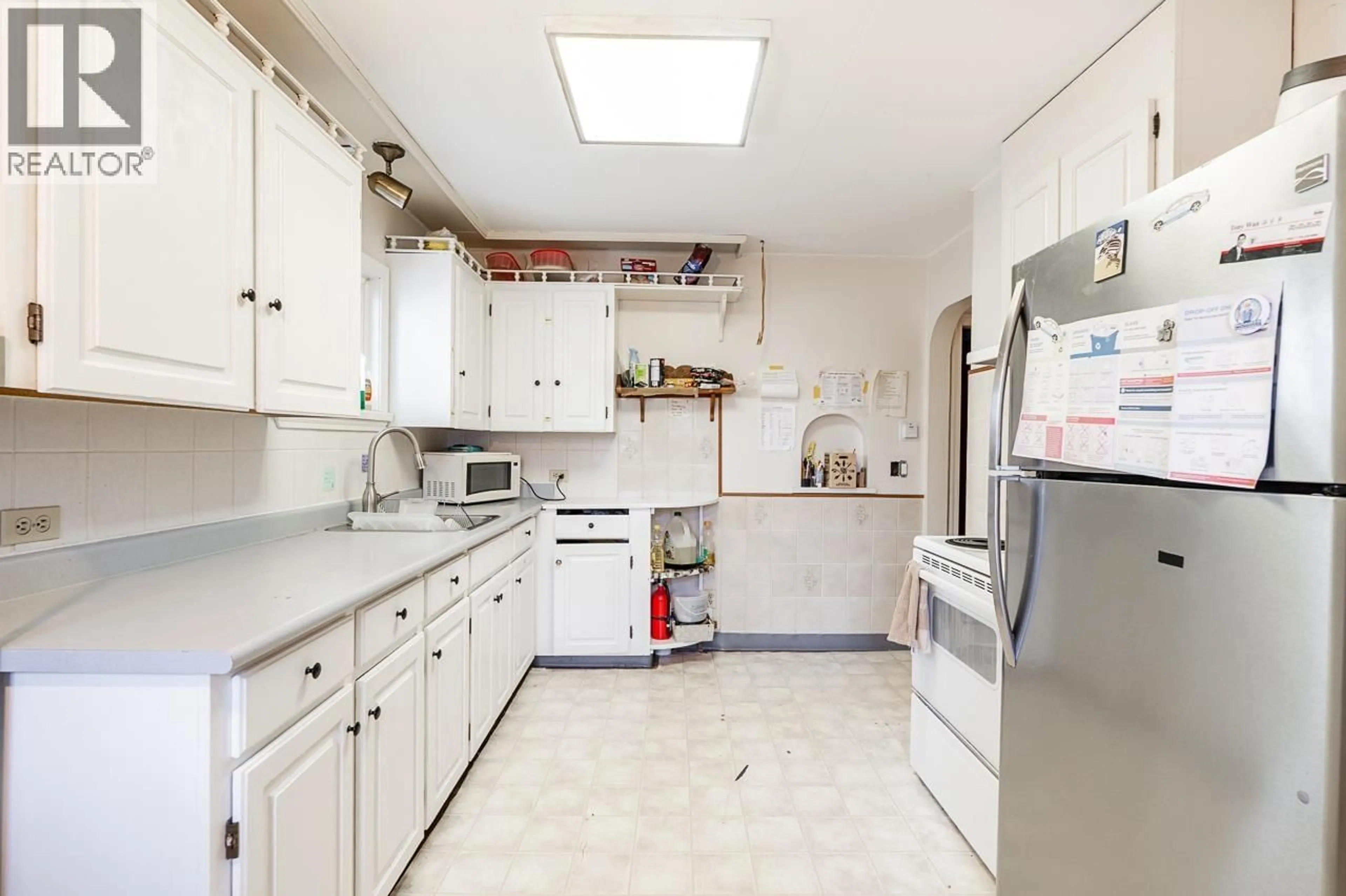 Standard kitchen, ceramic/tile floor for 3163 RUPERT STREET, Vancouver British Columbia V5M3V2
