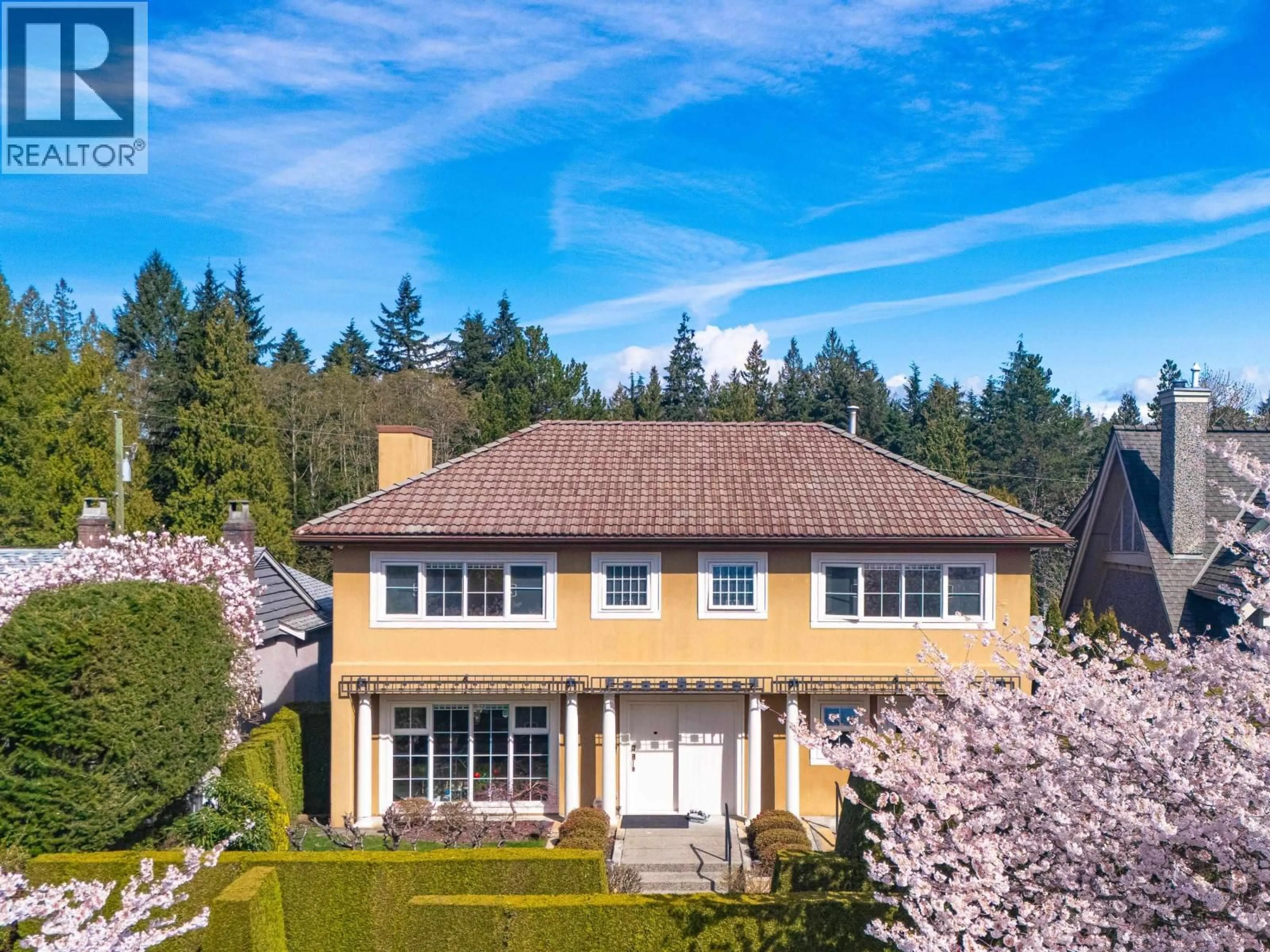 A pic from outside/outdoor area/front of a property/back of a property/a pic from drone, unknown for 4049 27TH AVENUE, Vancouver British Columbia V6S1R6