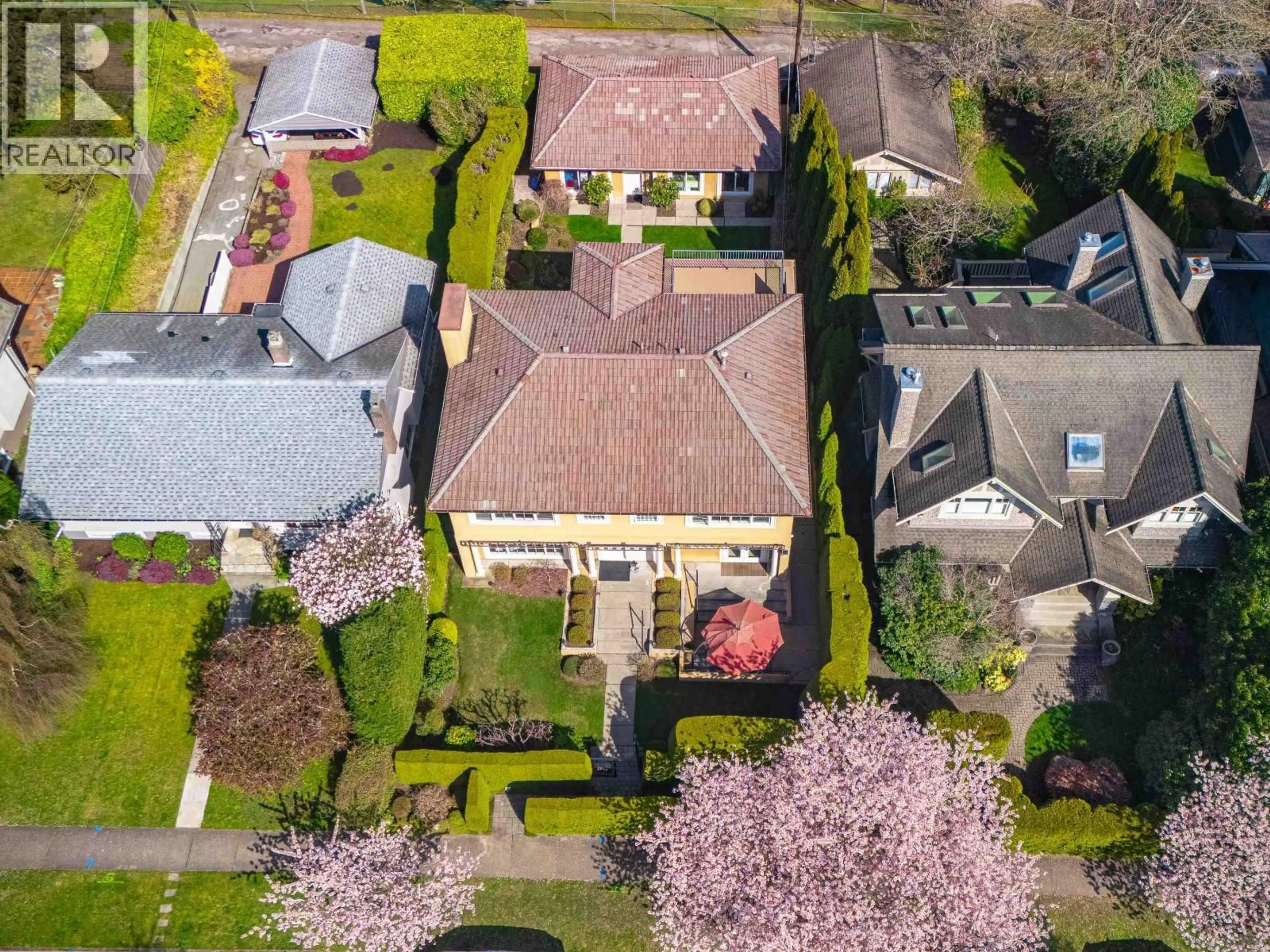 A pic from outside/outdoor area/front of a property/back of a property/a pic from drone, street for 4049 27TH AVENUE, Vancouver British Columbia V6S1R6