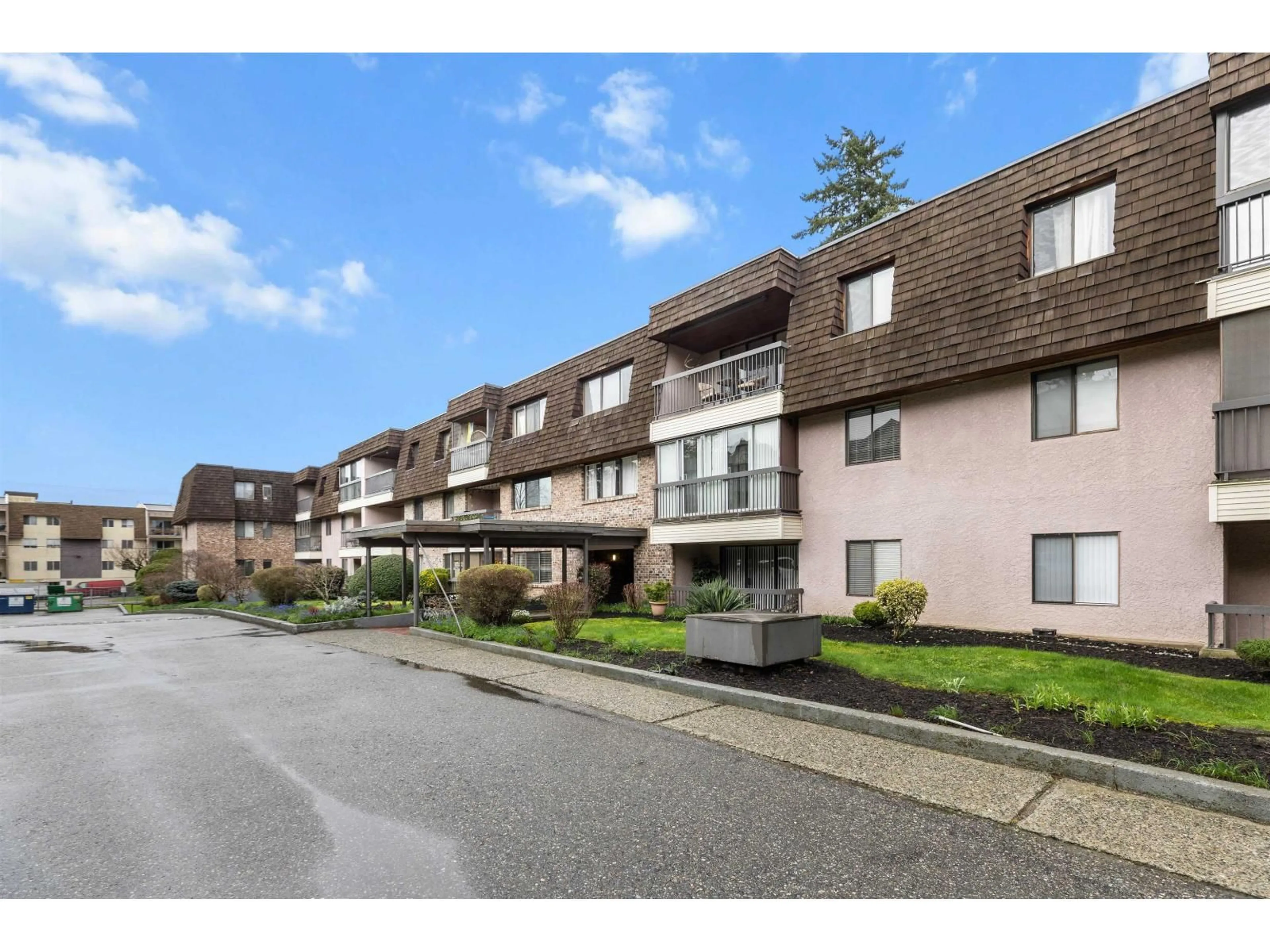 Unknown for 204 - 32175 OLD YALE ROAD, Abbotsford British Columbia V2T2C8