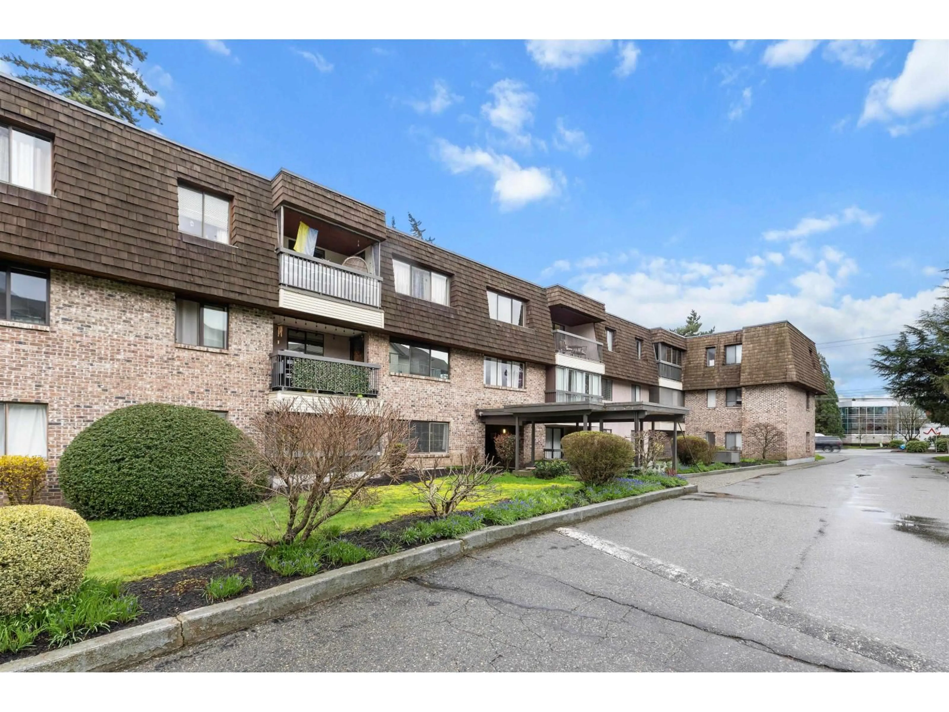 Unknown for 204 - 32175 OLD YALE ROAD, Abbotsford British Columbia V2T2C8