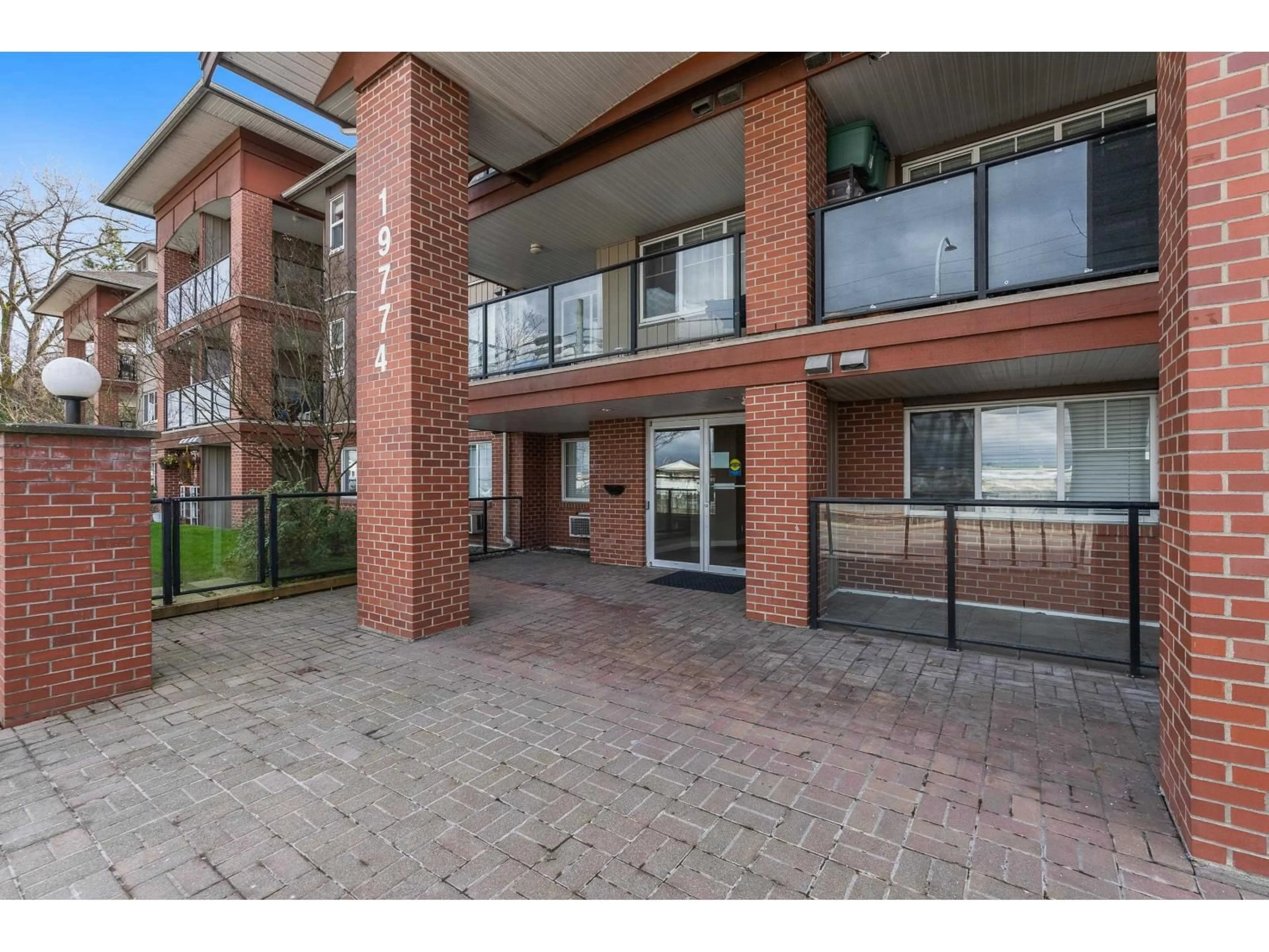 Indoor foyer for 104 - 19774 56 AVENUE, Langley British Columbia V3A3X6