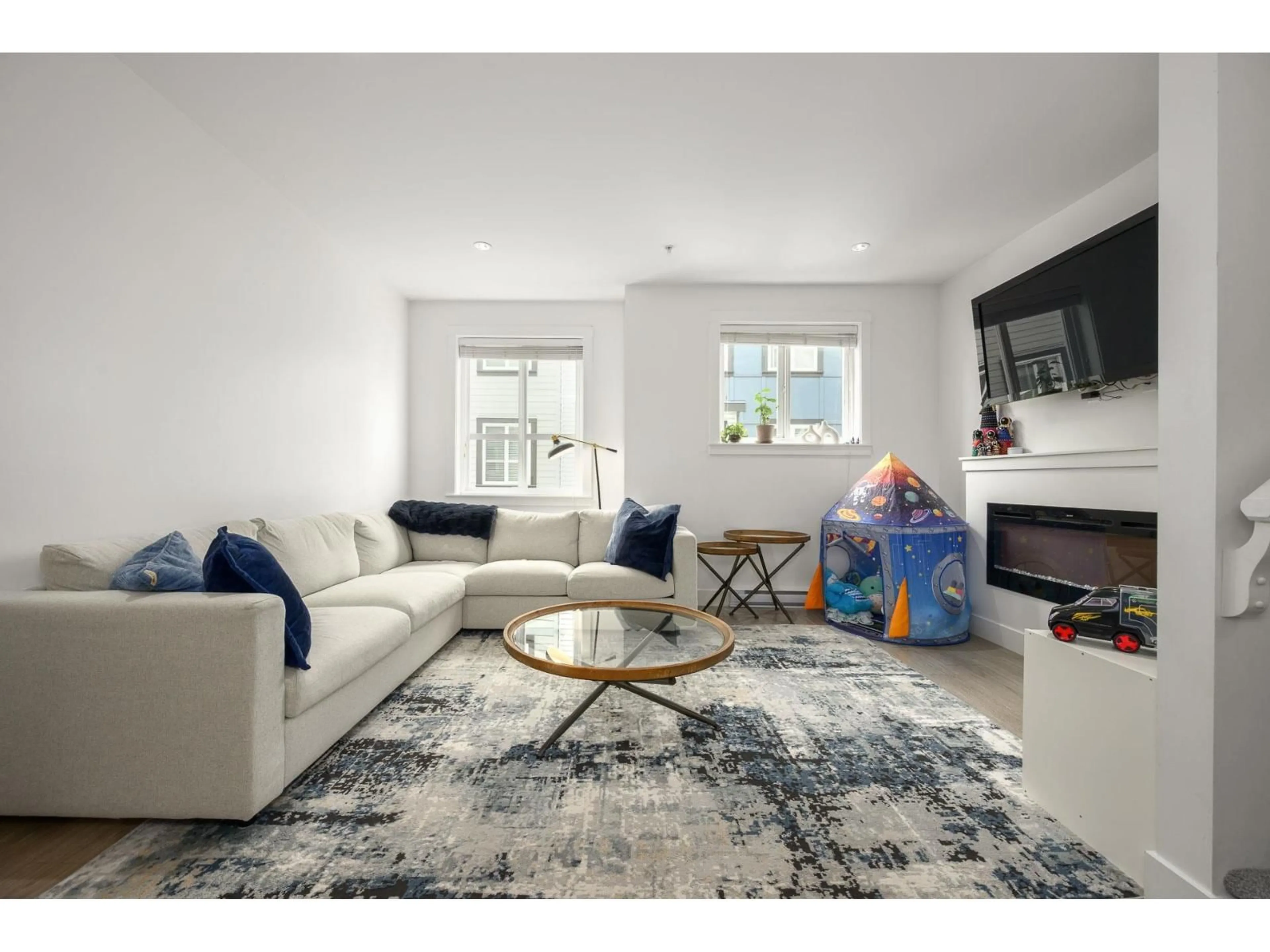 Living room with furniture, unknown for 51 - 20860 76 AVENUE, Langley British Columbia V2Y0S8