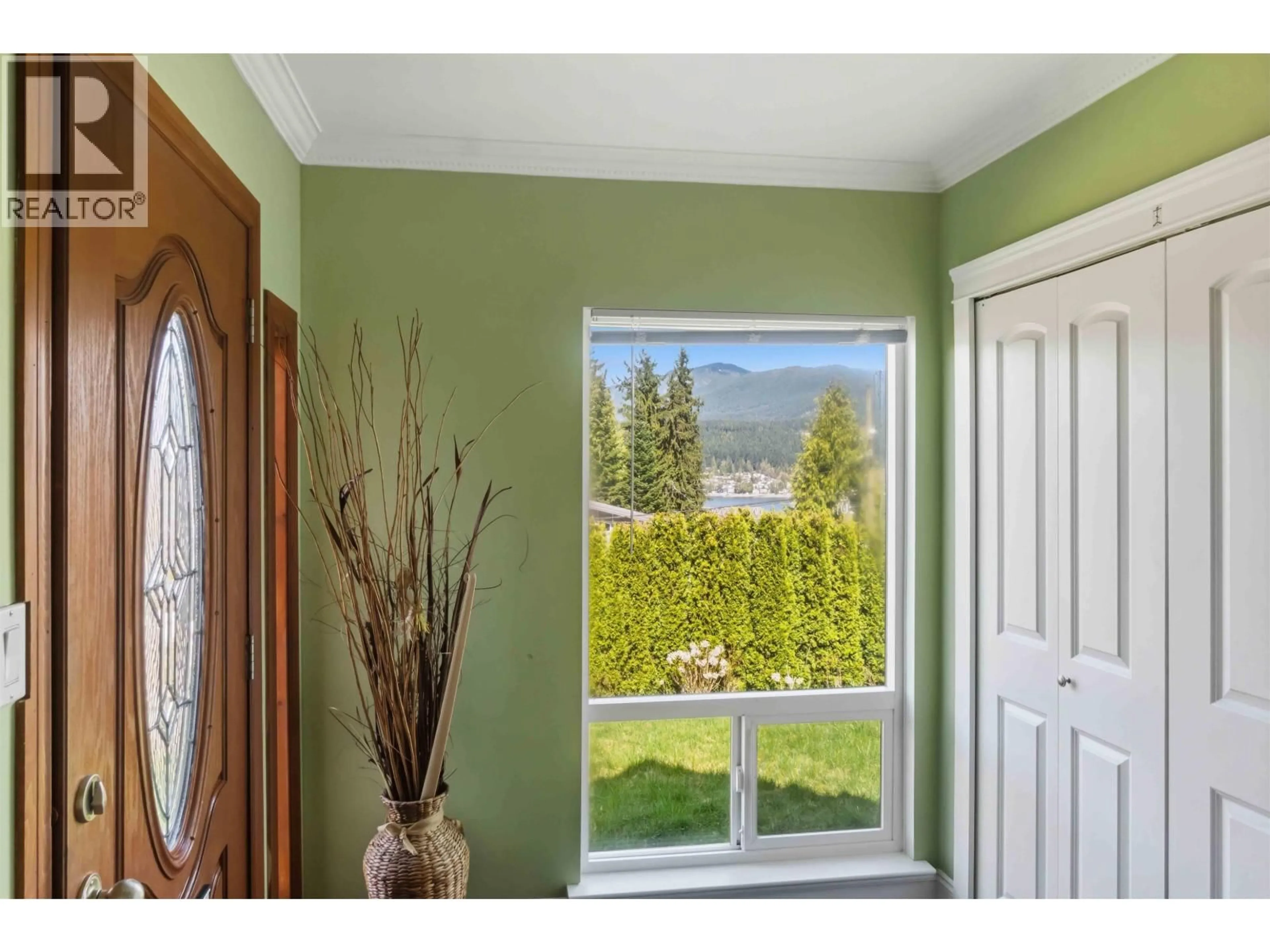 Indoor entryway for 2331 HENRY STREET, Port Moody British Columbia V3H2J4