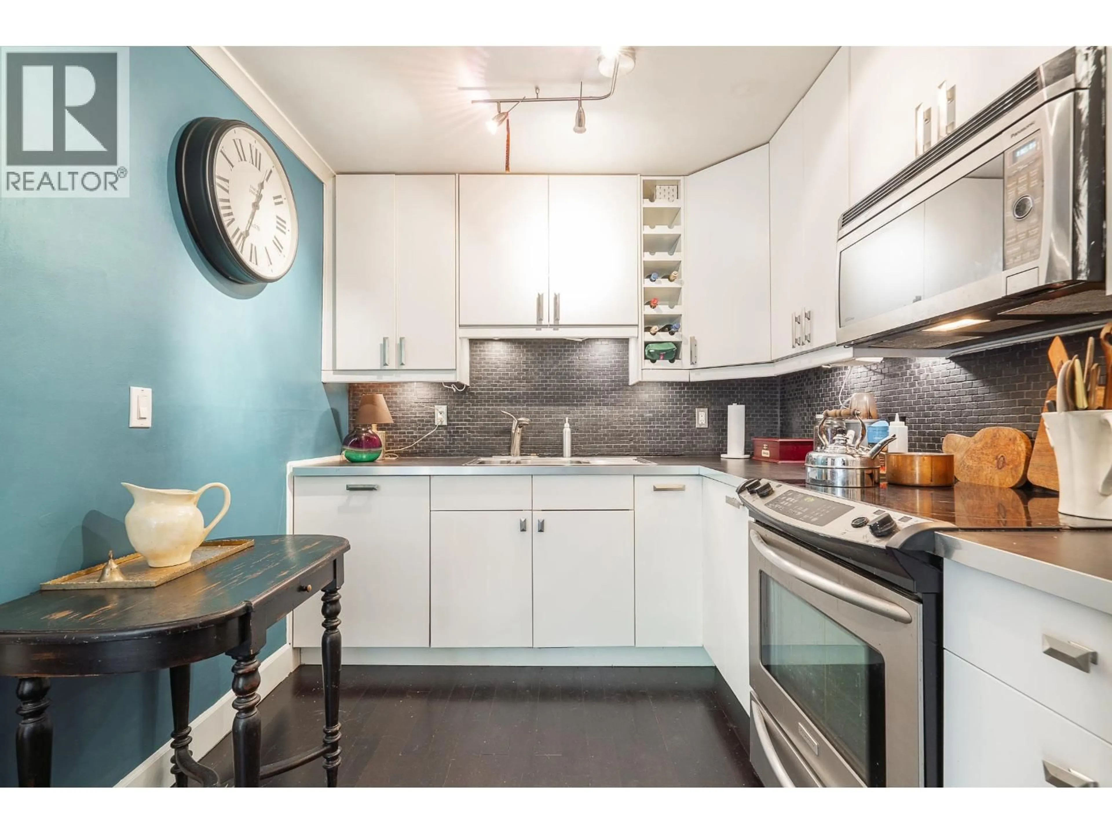 Standard kitchen, unknown for 2 - 303 AFTON LANE, Port Moody British Columbia V3H3V8