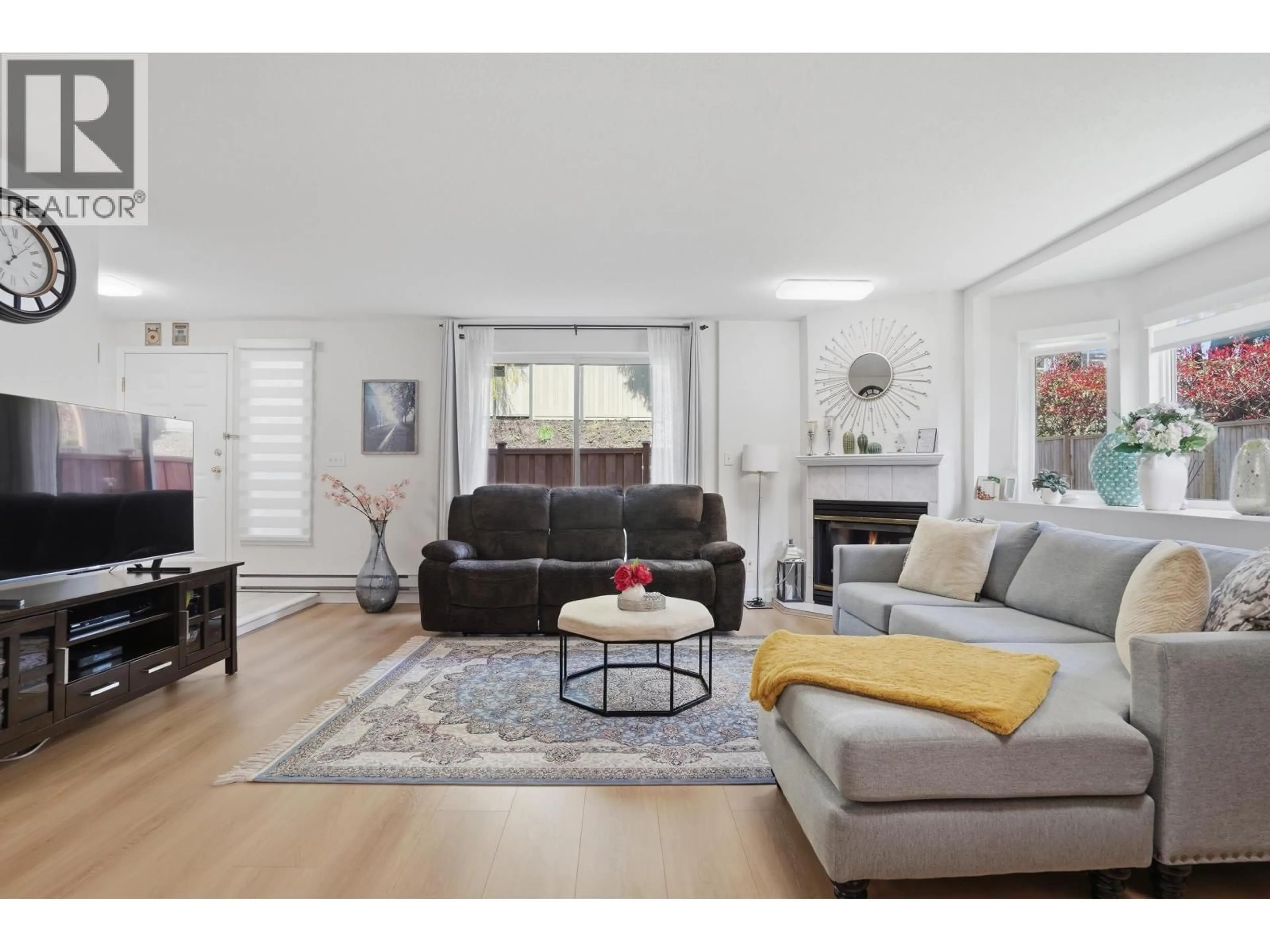 Living room with furniture, wood/laminate floor for 5 - 7901 13TH AVENUE, Burnaby British Columbia V3N2E8