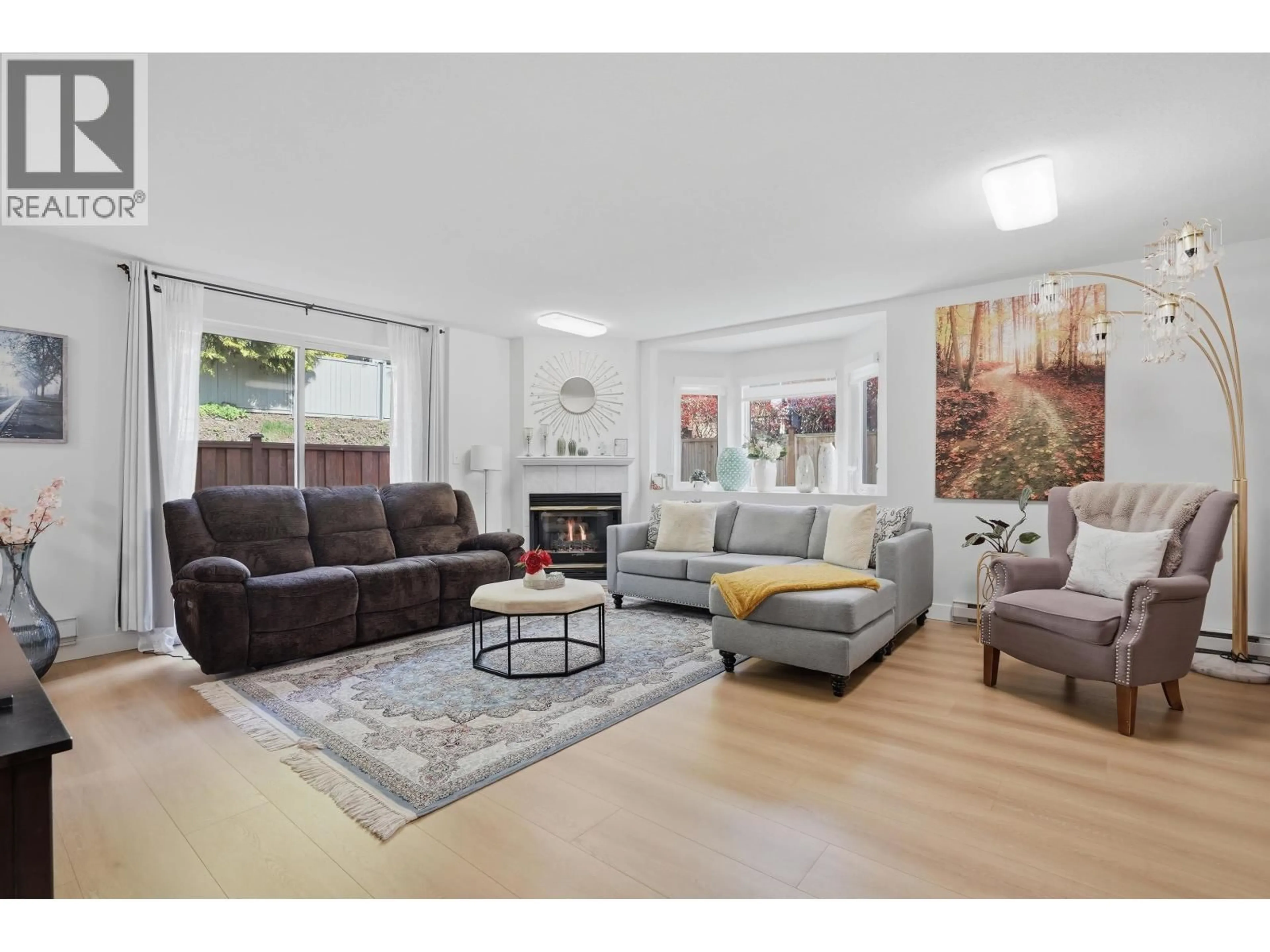 Living room with furniture, unknown for 5 - 7901 13TH AVENUE, Burnaby British Columbia V3N2E8