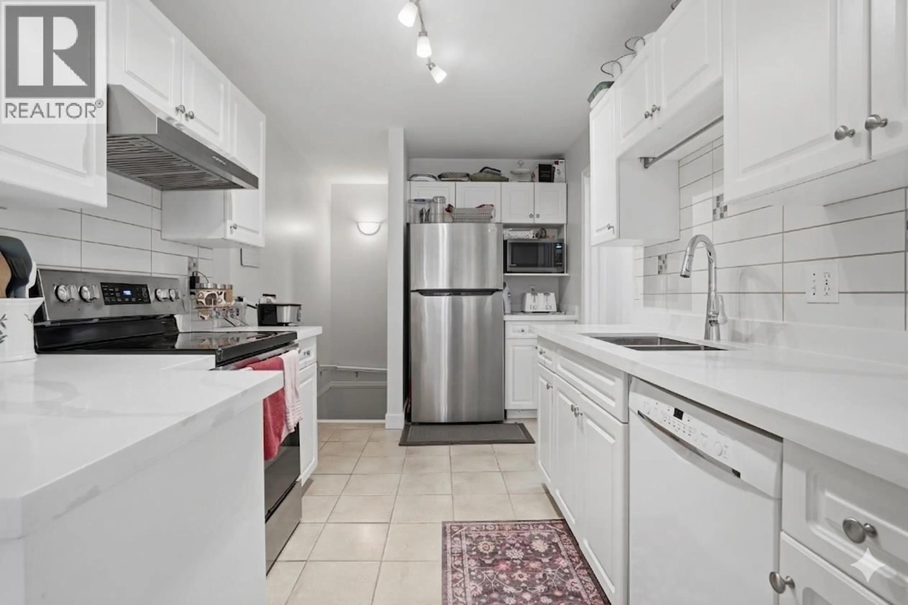 Standard kitchen, unknown for 5 - 7901 13TH AVENUE, Burnaby British Columbia V3N2E8