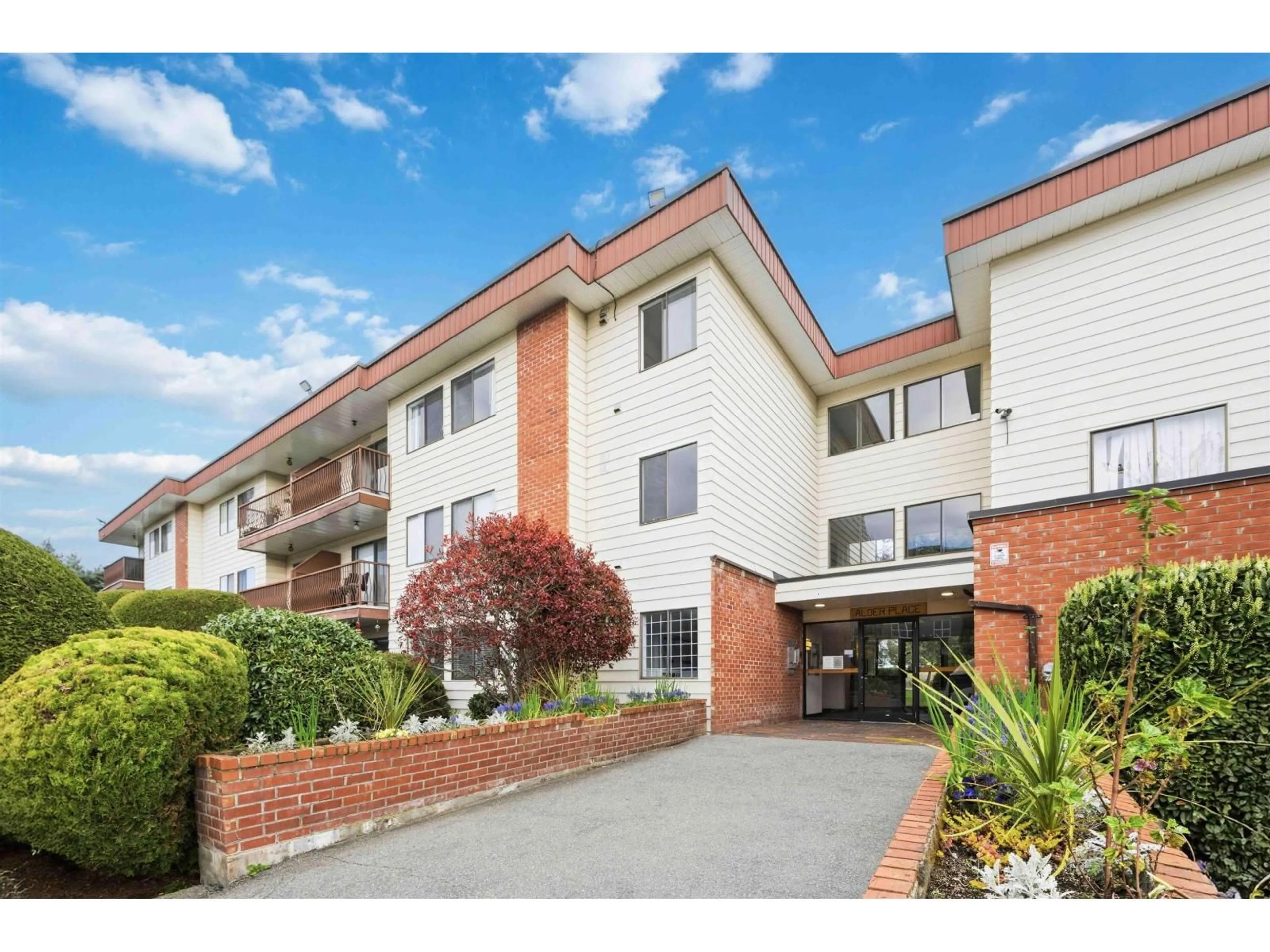 A pic from outside/outdoor area/front of a property/back of a property/a pic from drone, unknown for 108 - 1909 SALTON ROAD, Abbotsford British Columbia V2S5B6