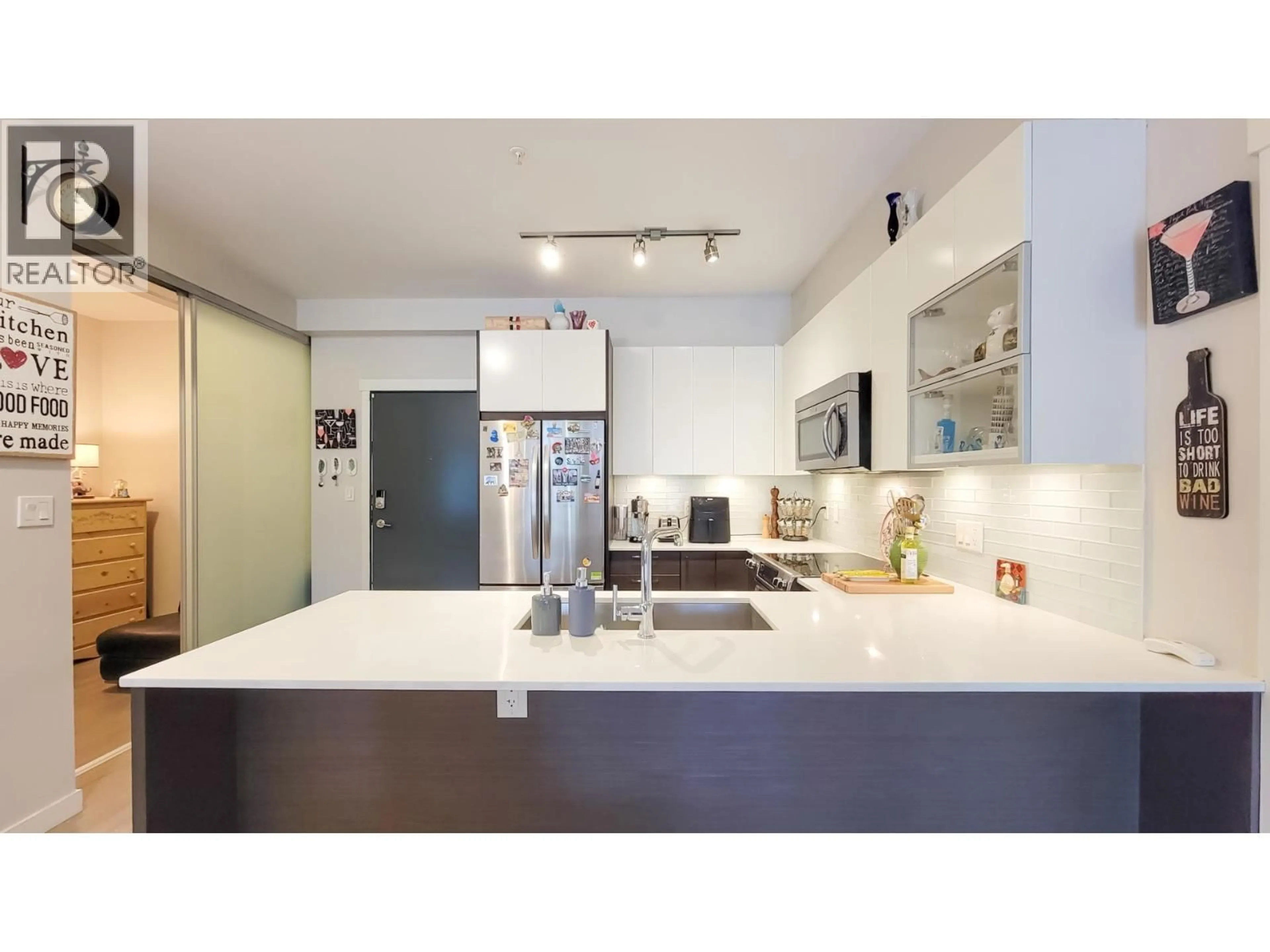 Contemporary kitchen, unknown for 204 - 2267 PITT RIVER ROAD, Port Coquitlam British Columbia V3C1R7