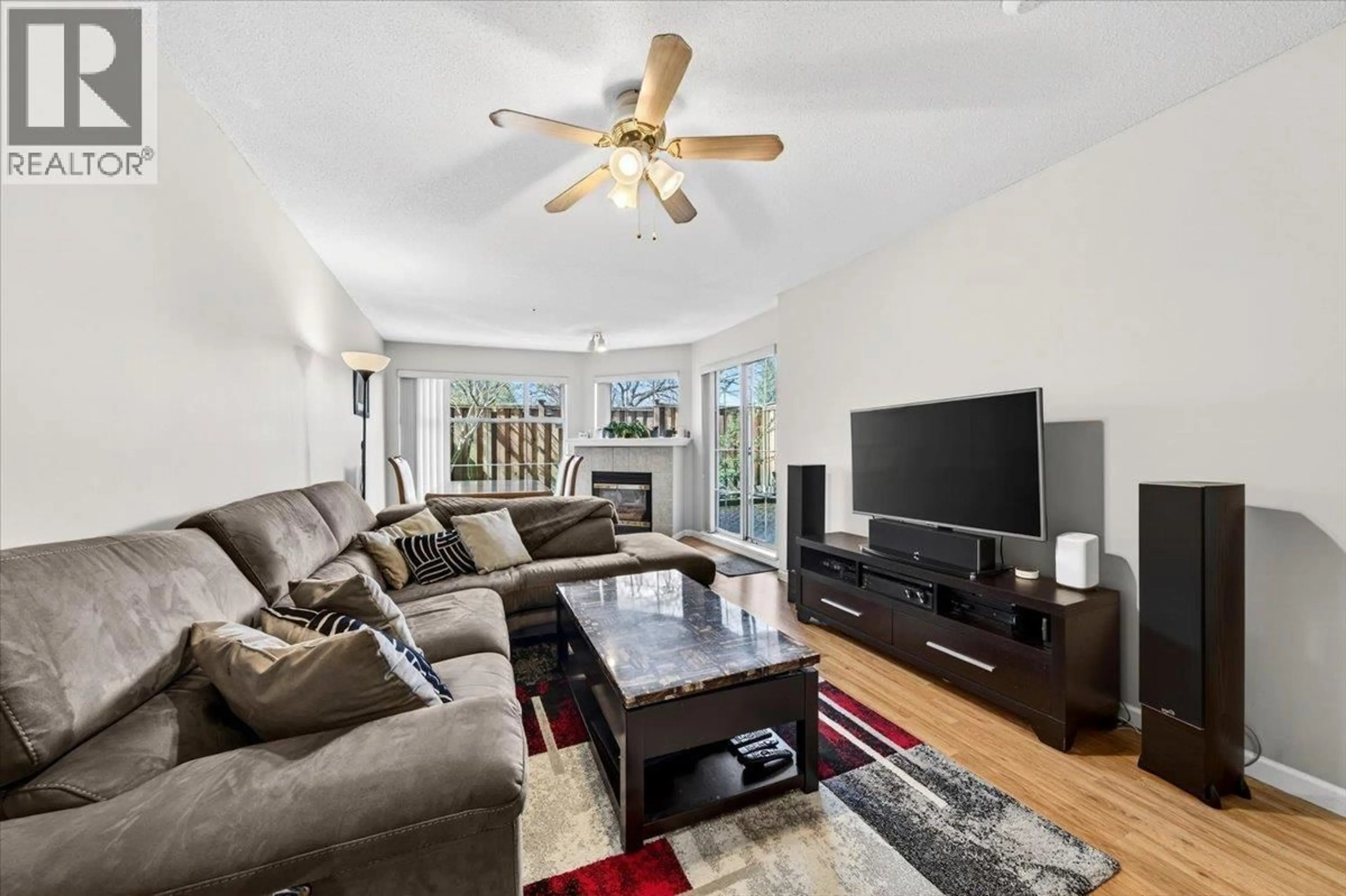 Living room with furniture, unknown for 122 - 2678 DIXON STREET, Port Coquitlam British Columbia V3C6L7