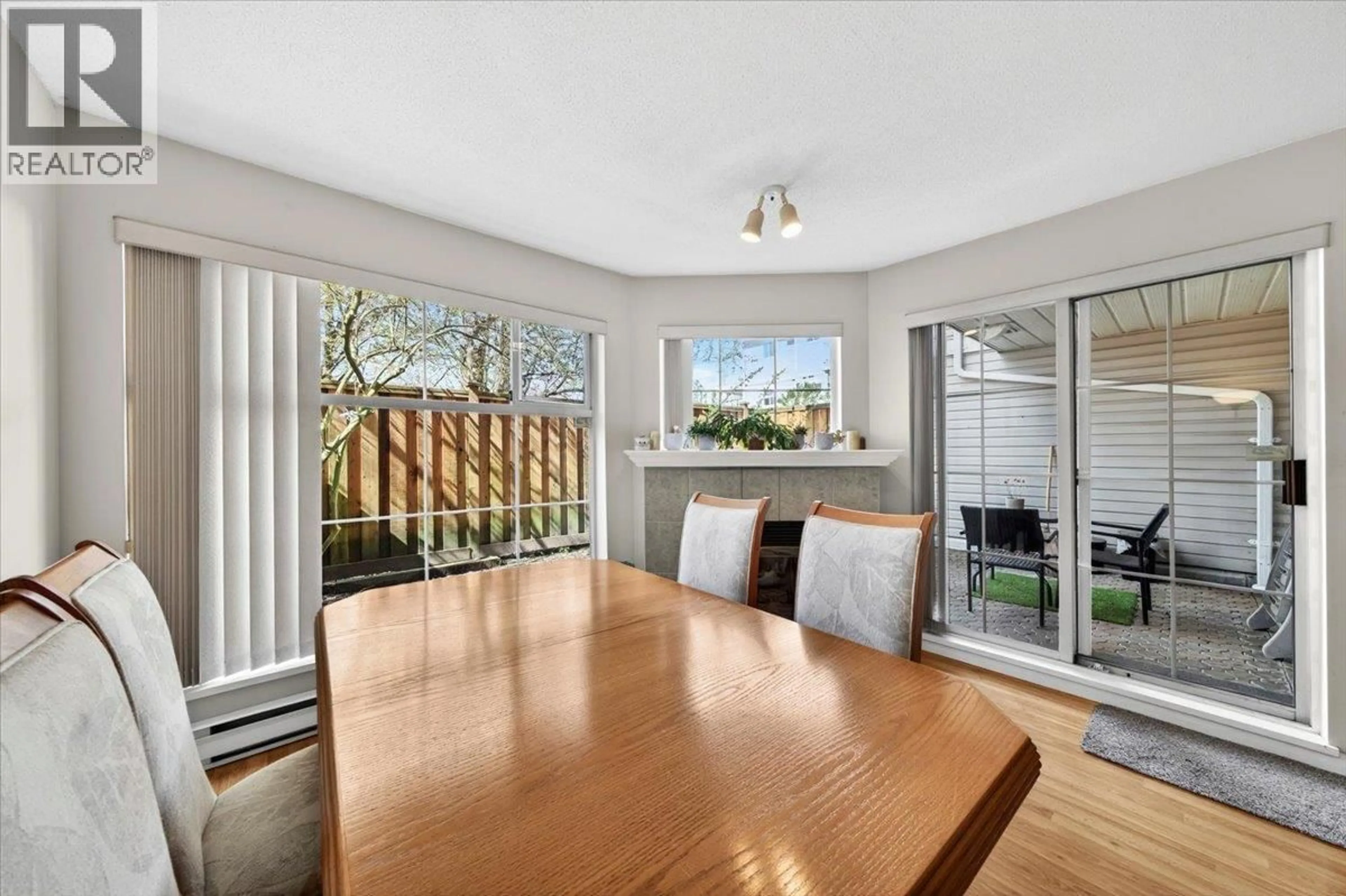 Dining room, wood/laminate floor for 122 - 2678 DIXON STREET, Port Coquitlam British Columbia V3C6L7