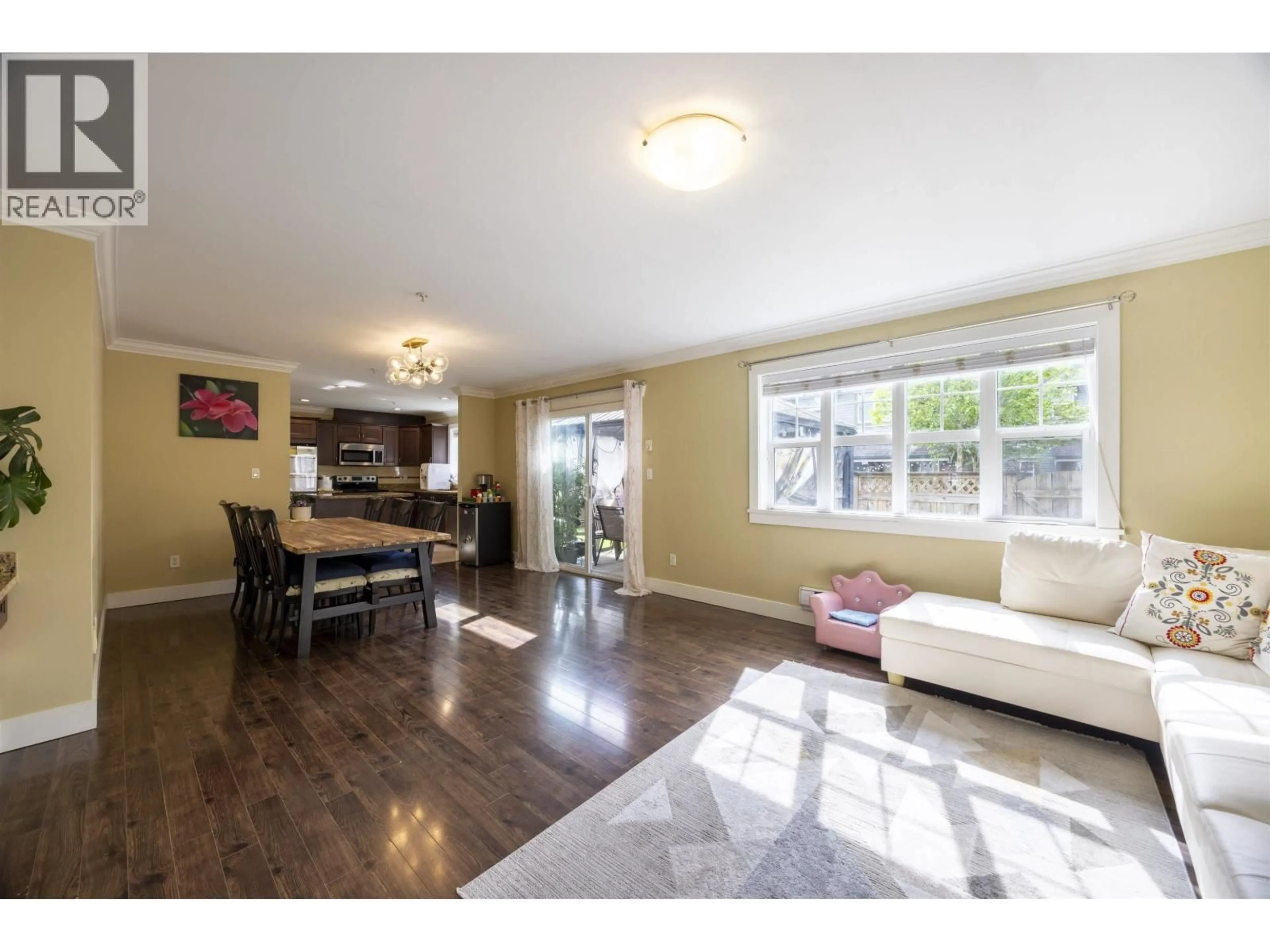 Living room with furniture, wood/laminate floor for 32 - 22977 116 AVENUE, Maple Ridge British Columbia V2X9A8