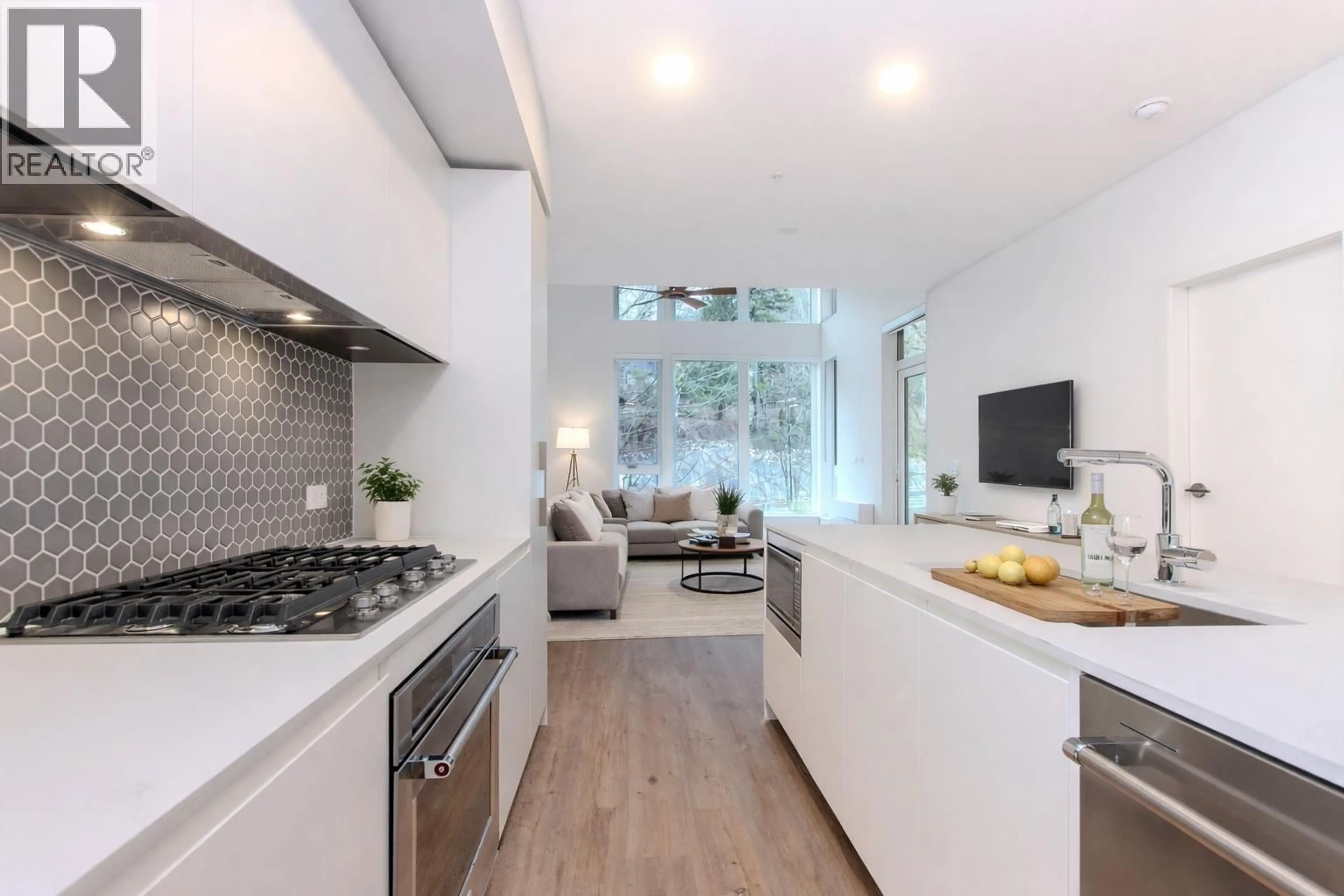 Open concept kitchen, ceramic/tile floor for 610 - 1504 SCOTT CRESCENT, Squamish British Columbia V8B1G7