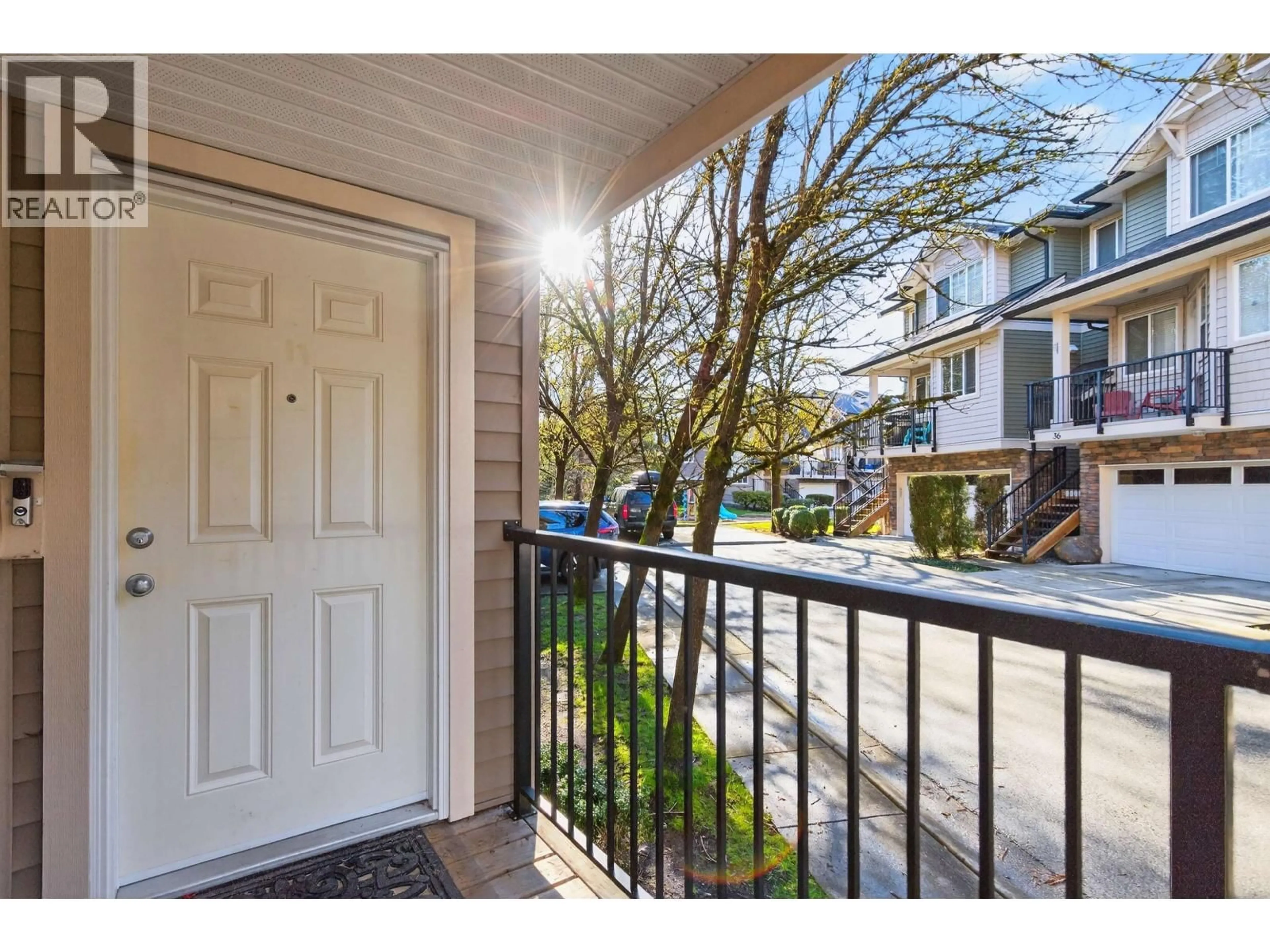 Indoor entryway for 38 - 11720 COTTONWOOD DRIVE, Maple Ridge British Columbia V2X0G7